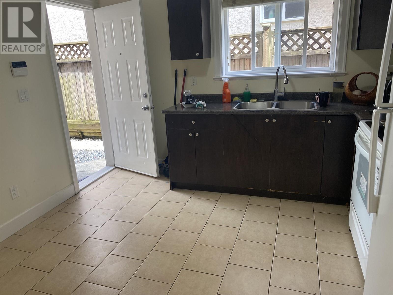 Listing Picture 14 of 25 : 4313 PENDER STREET, Burnaby / 本拿比 - 魯藝地產 Yvonne Lu Group - MLS Medallion Club Member