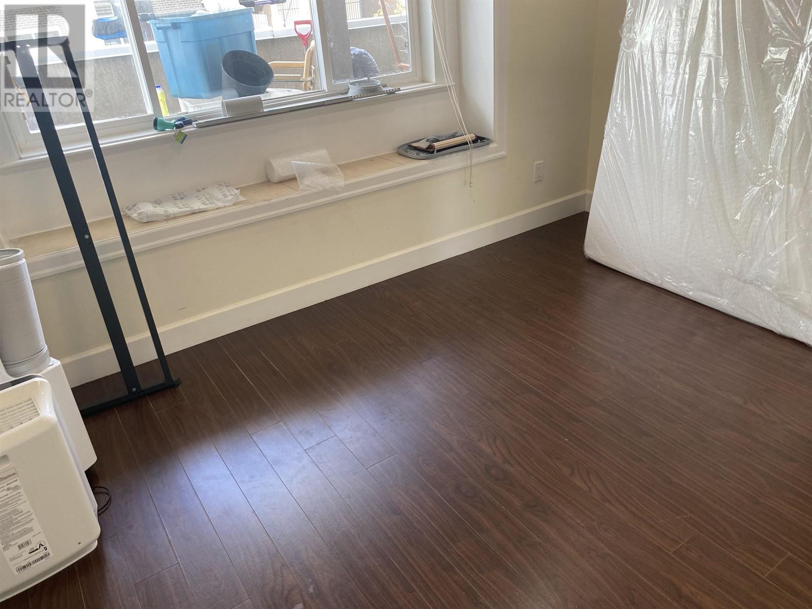 Listing Picture 6 of 25 : 4313 PENDER STREET, Burnaby / 本拿比 - 魯藝地產 Yvonne Lu Group - MLS Medallion Club Member