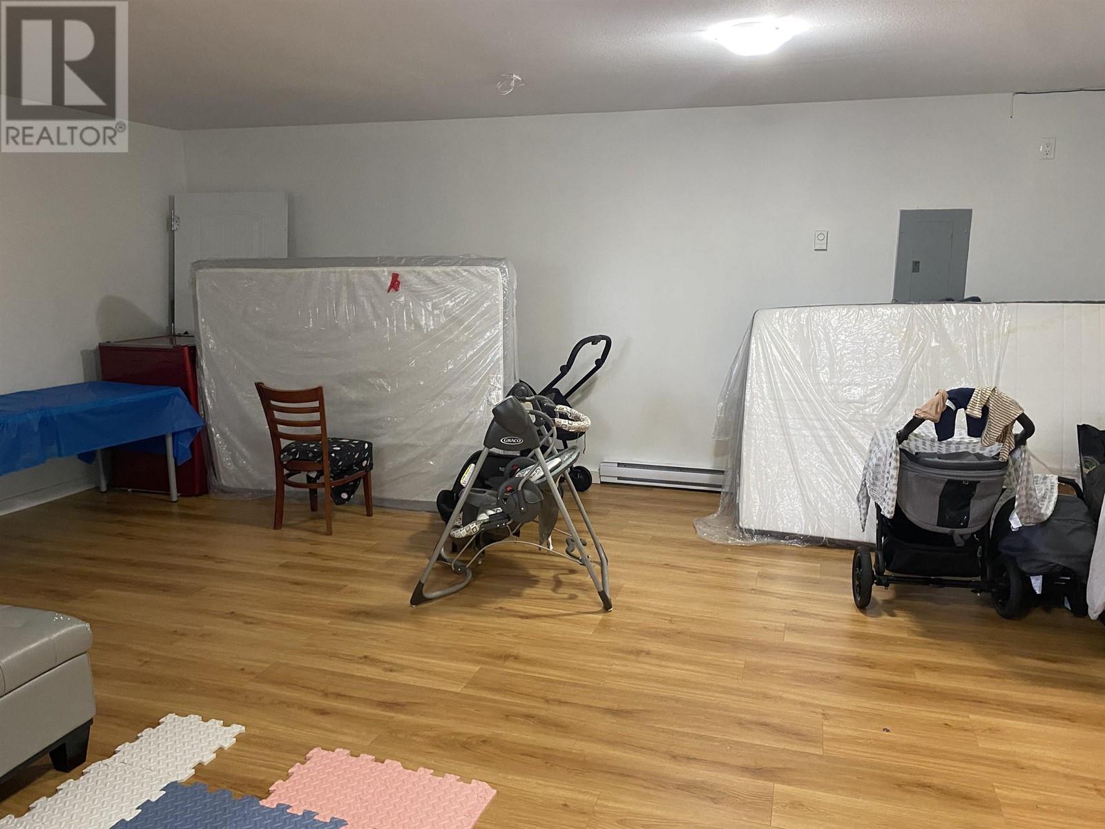 Listing Picture 16 of 25 : 4313 PENDER STREET, Burnaby / 本拿比 - 魯藝地產 Yvonne Lu Group - MLS Medallion Club Member