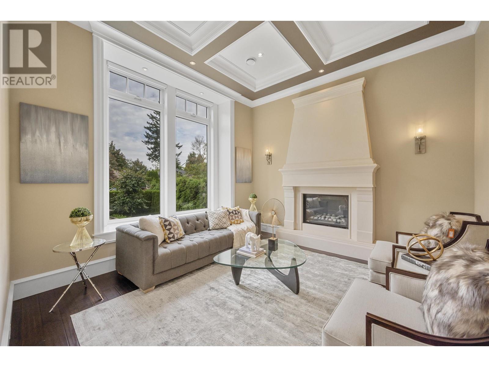 Listing Picture 3 of 25 : 6118 GORDON AVENUE, Burnaby / 本拿比 - 魯藝地產 Yvonne Lu Group - MLS Medallion Club Member