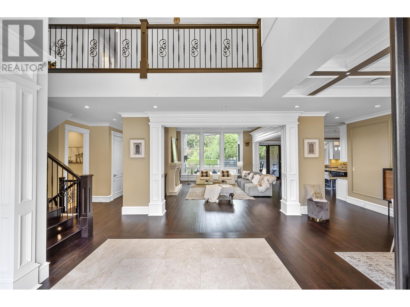 Listing Picture 2 of 25 : 6118 GORDON AVENUE, Burnaby / 本拿比 - 魯藝地產 Yvonne Lu Group - MLS Medallion Club Member