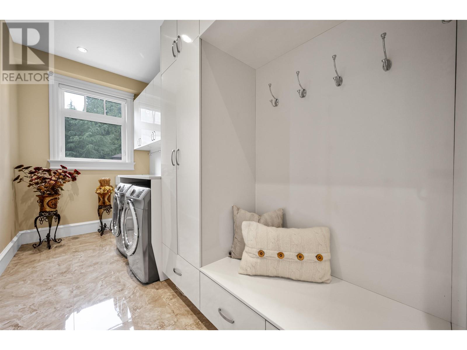 Listing Picture 22 of 25 : 6118 GORDON AVENUE, Burnaby / 本拿比 - 魯藝地產 Yvonne Lu Group - MLS Medallion Club Member