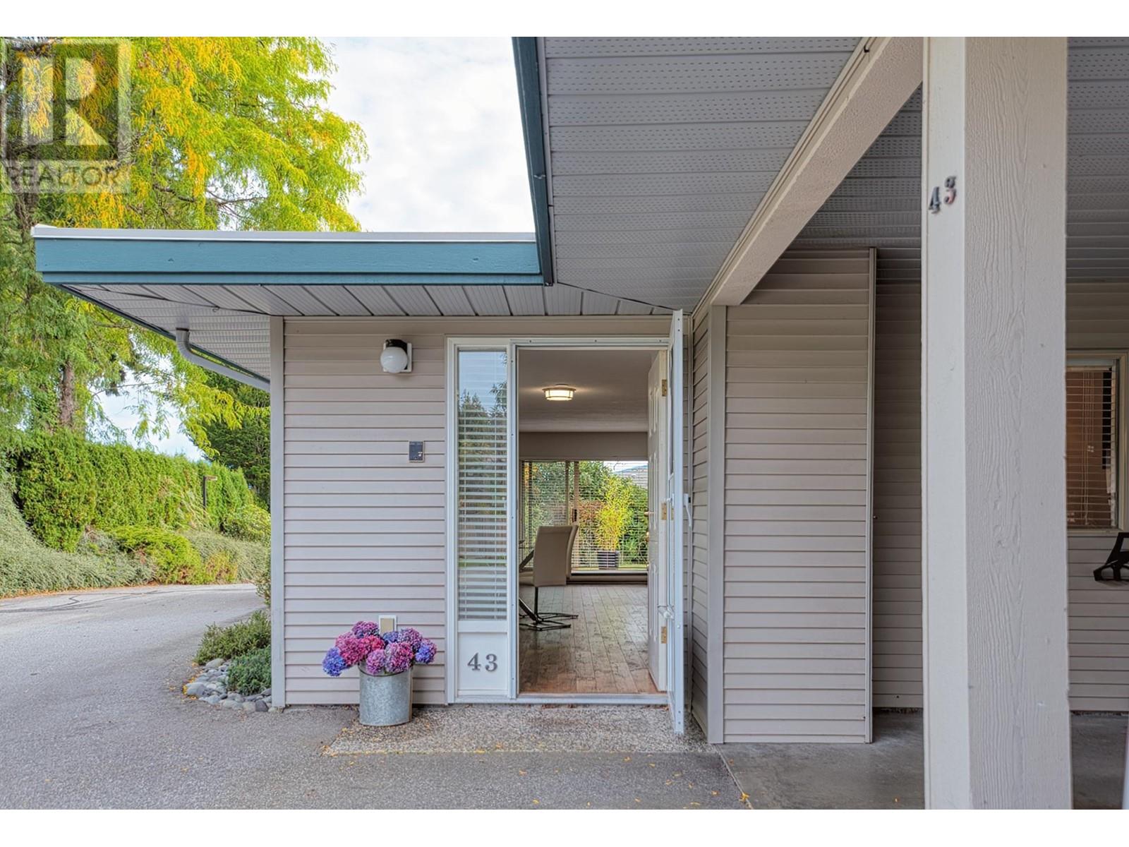 43 555 Eaglecrest Drive, Gibsons, British Columbia V0N 1V0 - Photo 1 - R2933136