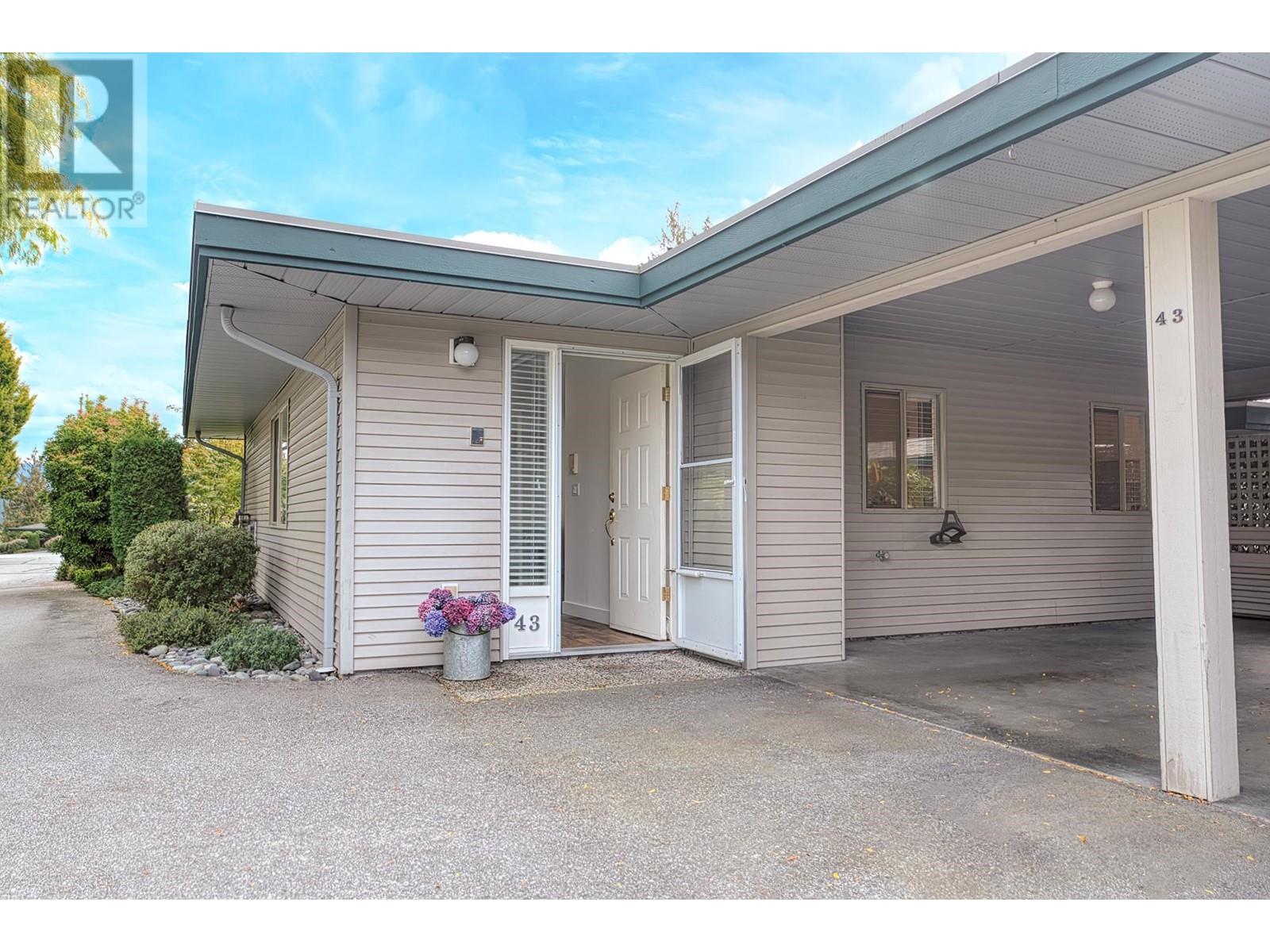 43 555 Eaglecrest Drive, Gibsons, British Columbia V0N 1V0 - Photo 2 - R2933136