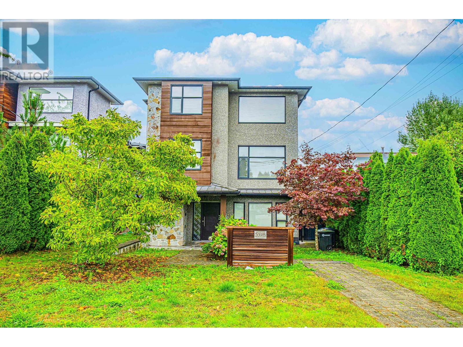 Listing Picture 2 of 26 : 5328 CHESHAM AVENUE, Burnaby / 本拿比 - 魯藝地產 Yvonne Lu Group - MLS Medallion Club Member