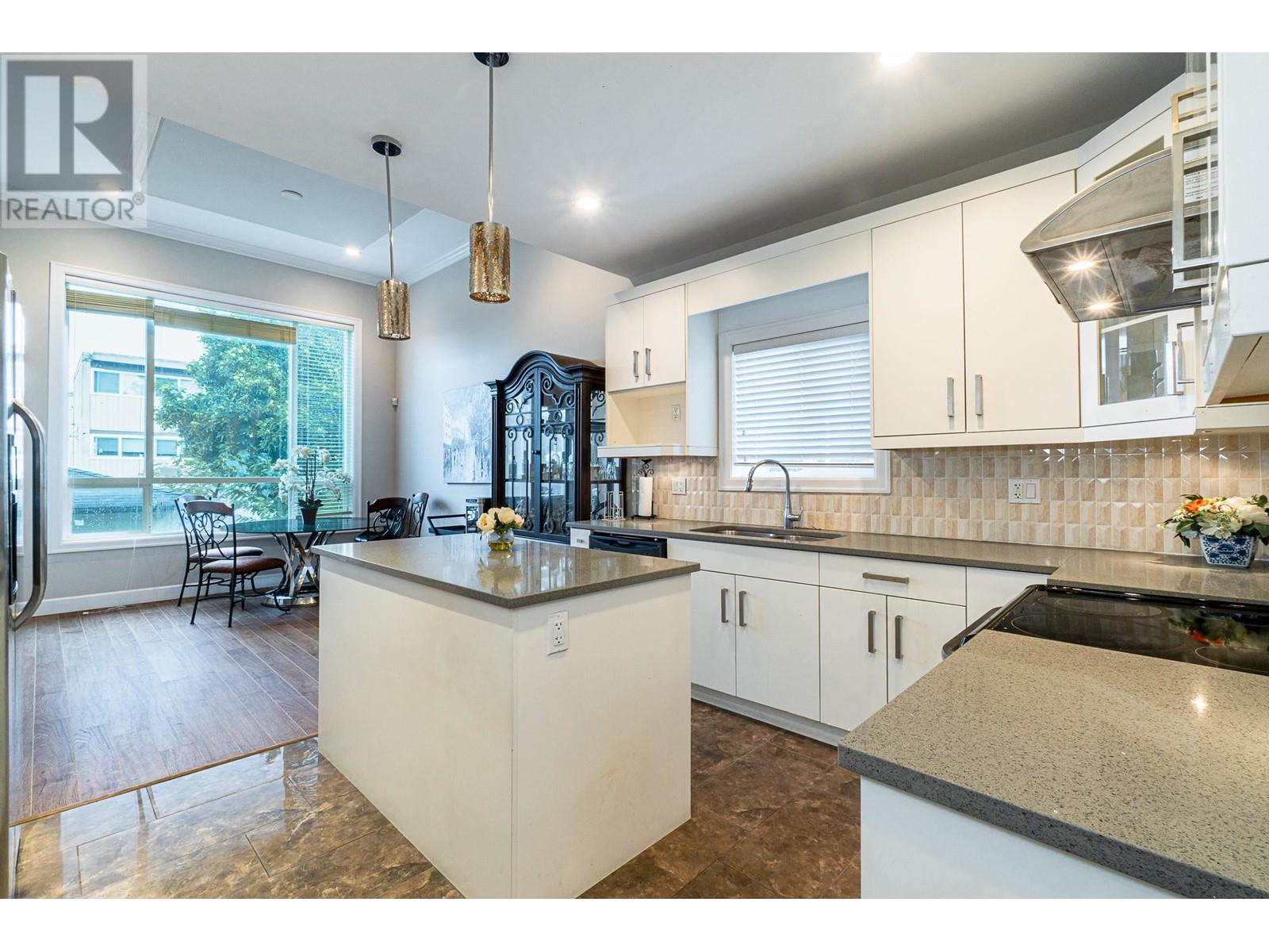 Listing Picture 8 of 26 : 5328 CHESHAM AVENUE, Burnaby / 本拿比 - 魯藝地產 Yvonne Lu Group - MLS Medallion Club Member