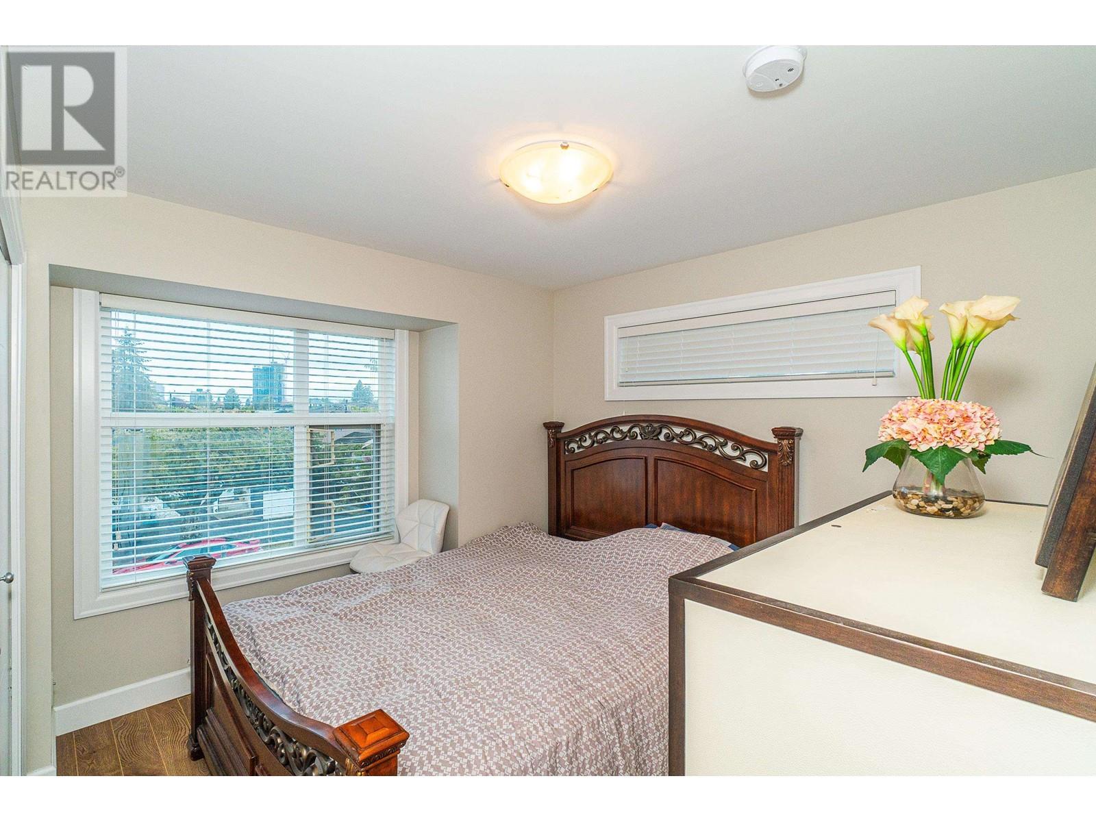Listing Picture 13 of 26 : 5328 CHESHAM AVENUE, Burnaby / 本拿比 - 魯藝地產 Yvonne Lu Group - MLS Medallion Club Member