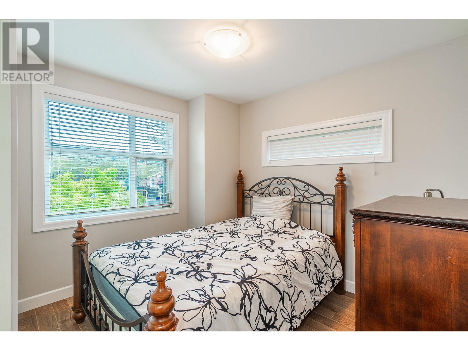 Listing Picture 12 of 26 : 5328 CHESHAM AVENUE, Burnaby / 本拿比 - 魯藝地產 Yvonne Lu Group - MLS Medallion Club Member