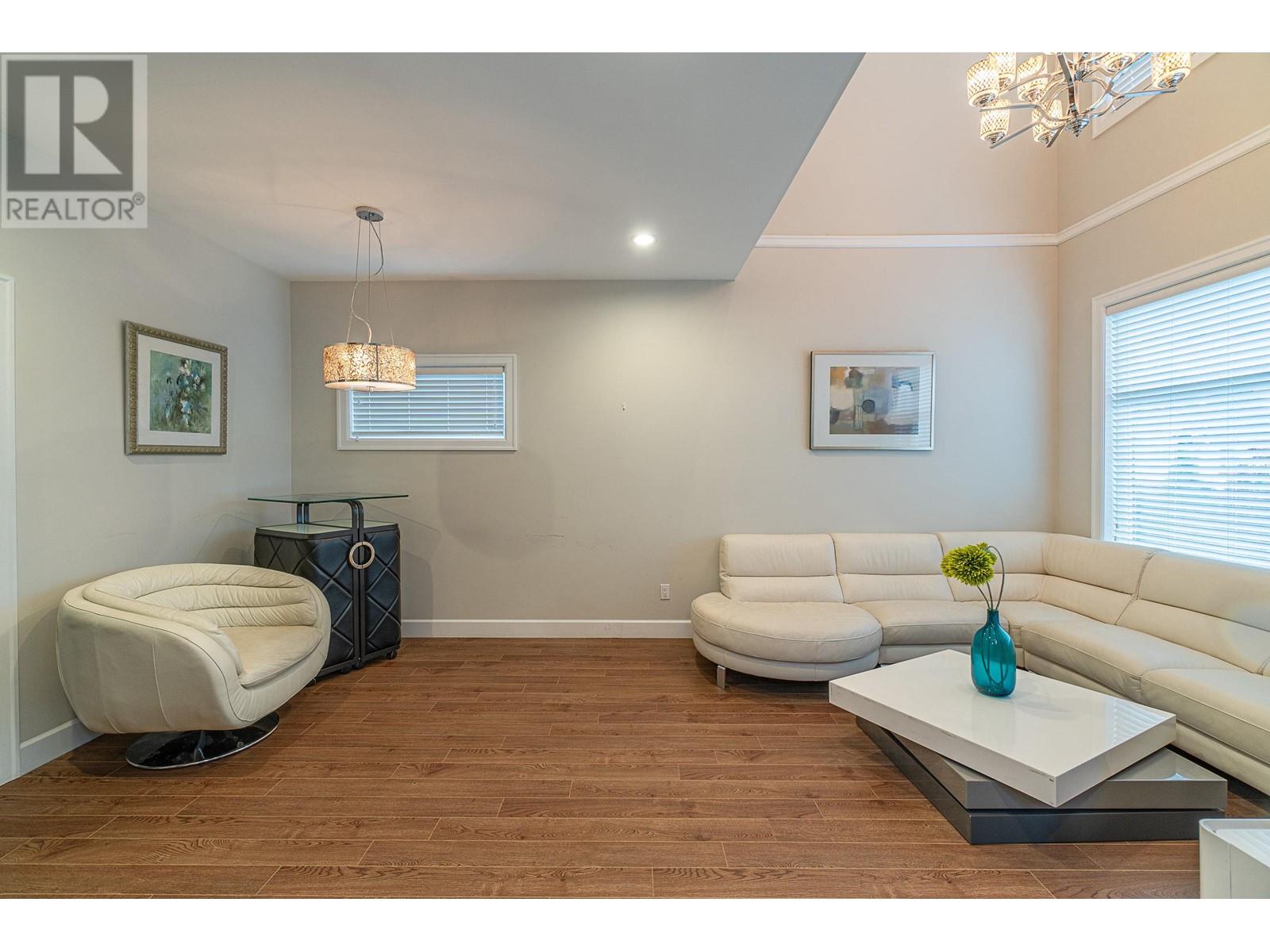 Listing Picture 5 of 26 : 5328 CHESHAM AVENUE, Burnaby / 本拿比 - 魯藝地產 Yvonne Lu Group - MLS Medallion Club Member