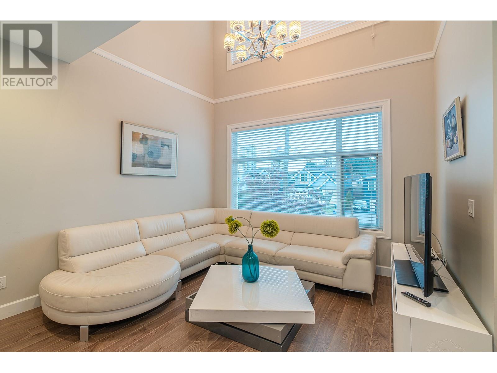 Listing Picture 6 of 26 : 5328 CHESHAM AVENUE, Burnaby / 本拿比 - 魯藝地產 Yvonne Lu Group - MLS Medallion Club Member