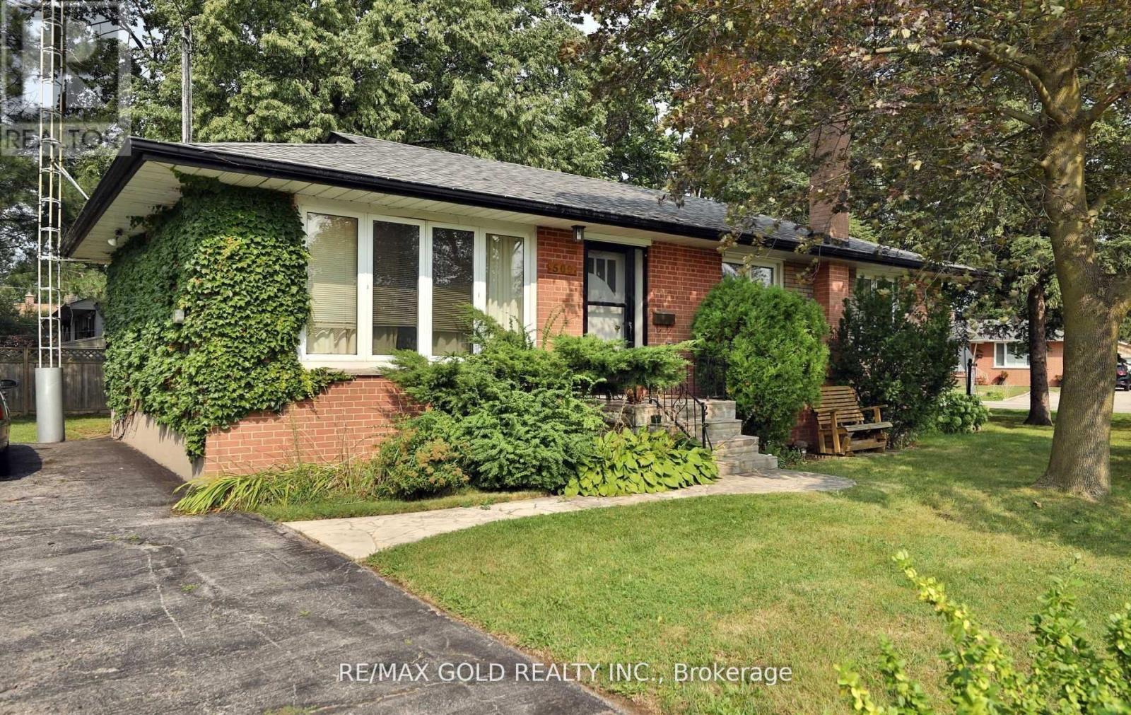 509 Vale Place E, Oakville, Ontario  L6L 4R5 - Photo 1 - W9385099