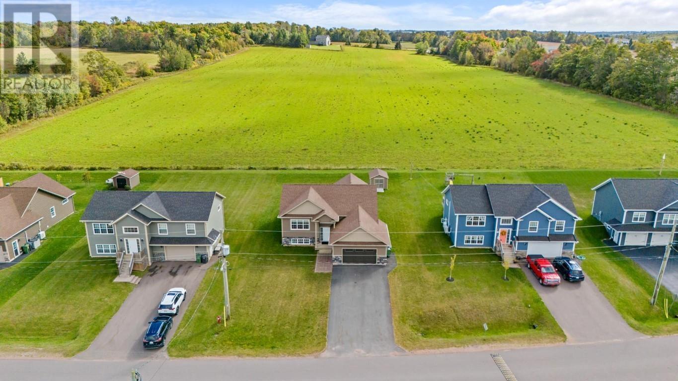 48 Hillside Drive, Cornwall, Prince Edward Island  C0A 1H0 - Photo 3 - 202424089