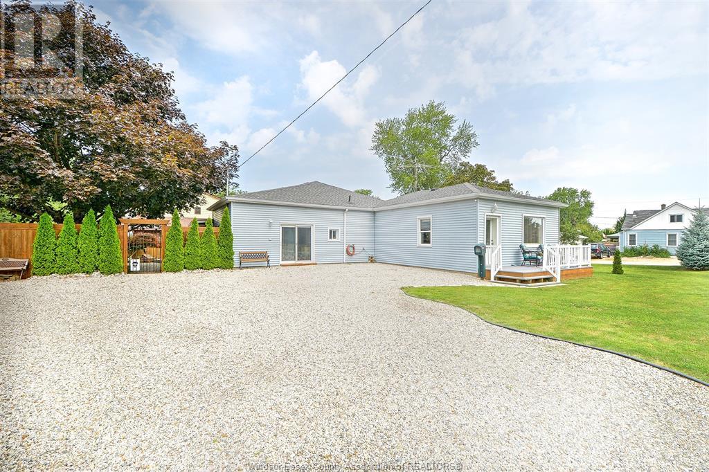 MLS# 24020884: 1118 FRONT ROAD North, Amherstburg, Canada