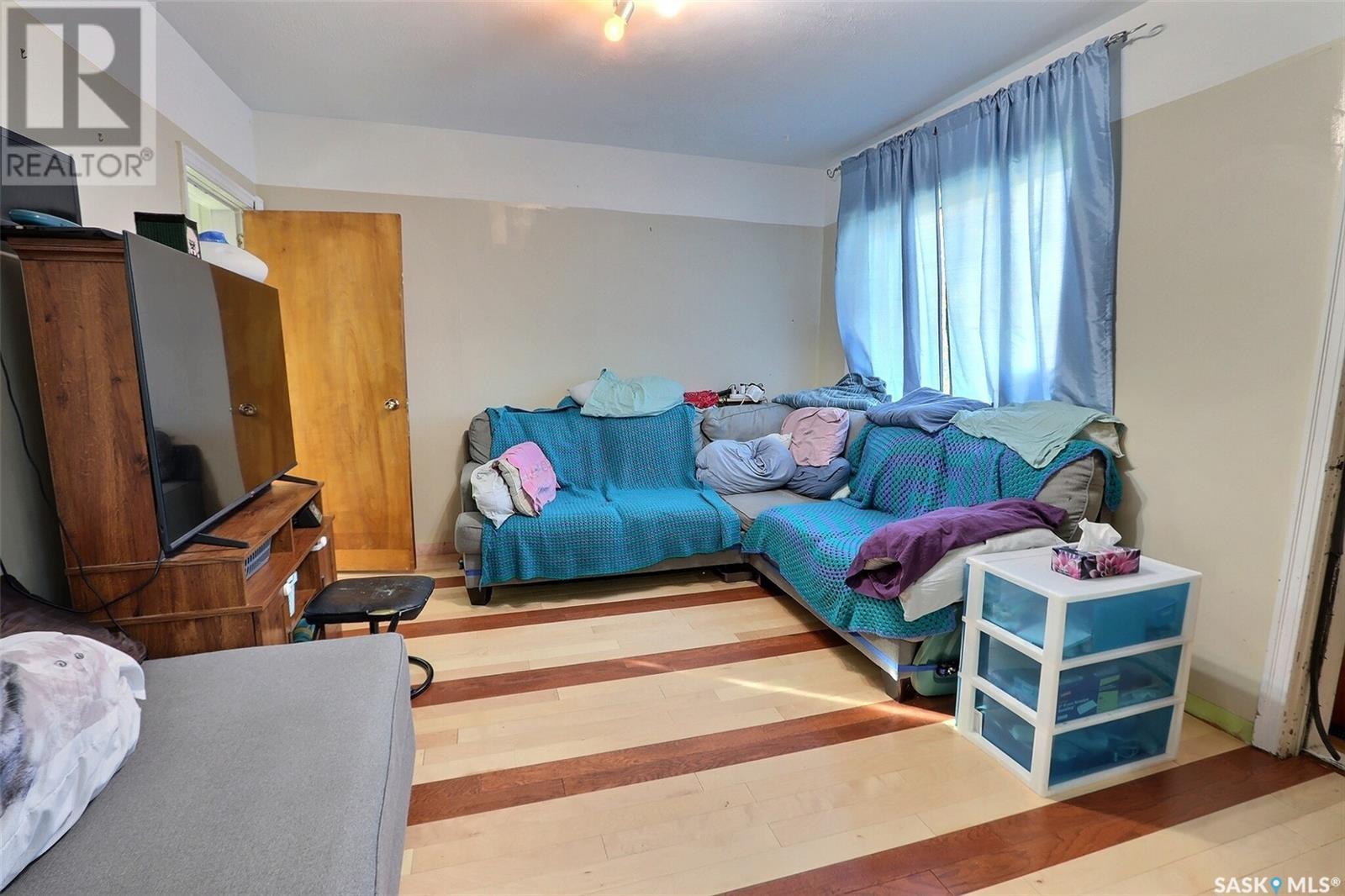 Property at 431 9th STREET E image 3
