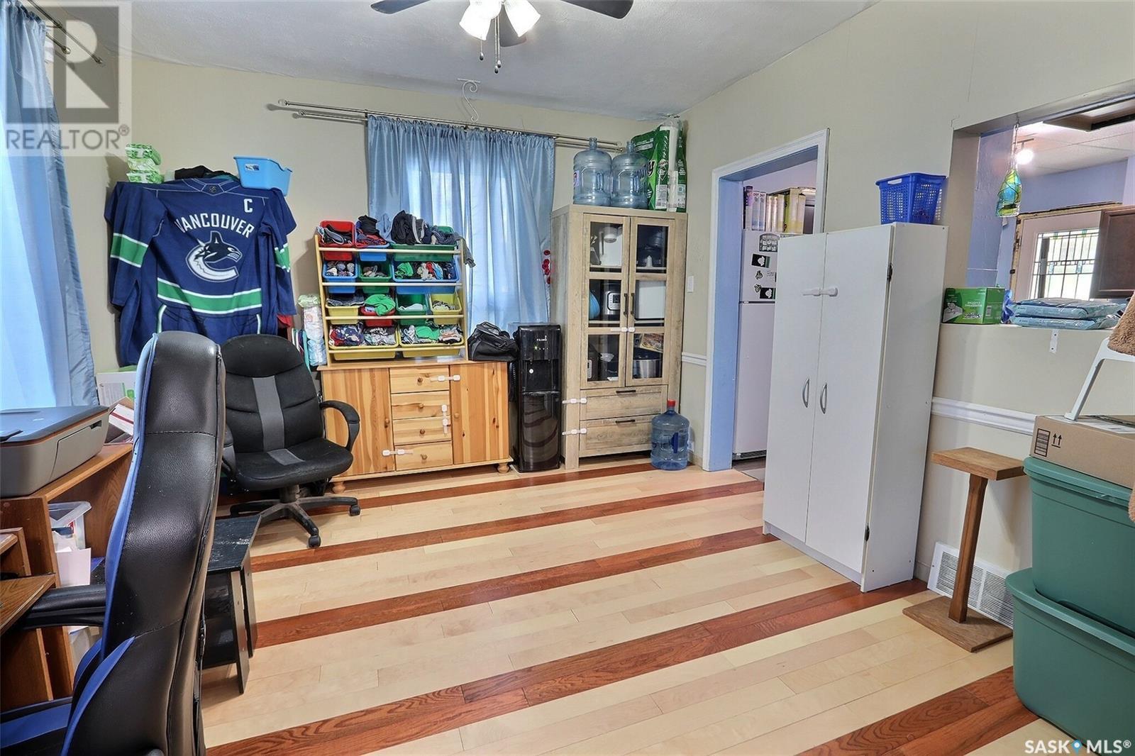 Property at 431 9th STREET E image 4