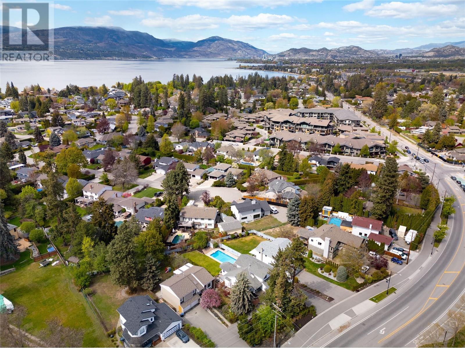 4452 Lakeshore Road Kelowna