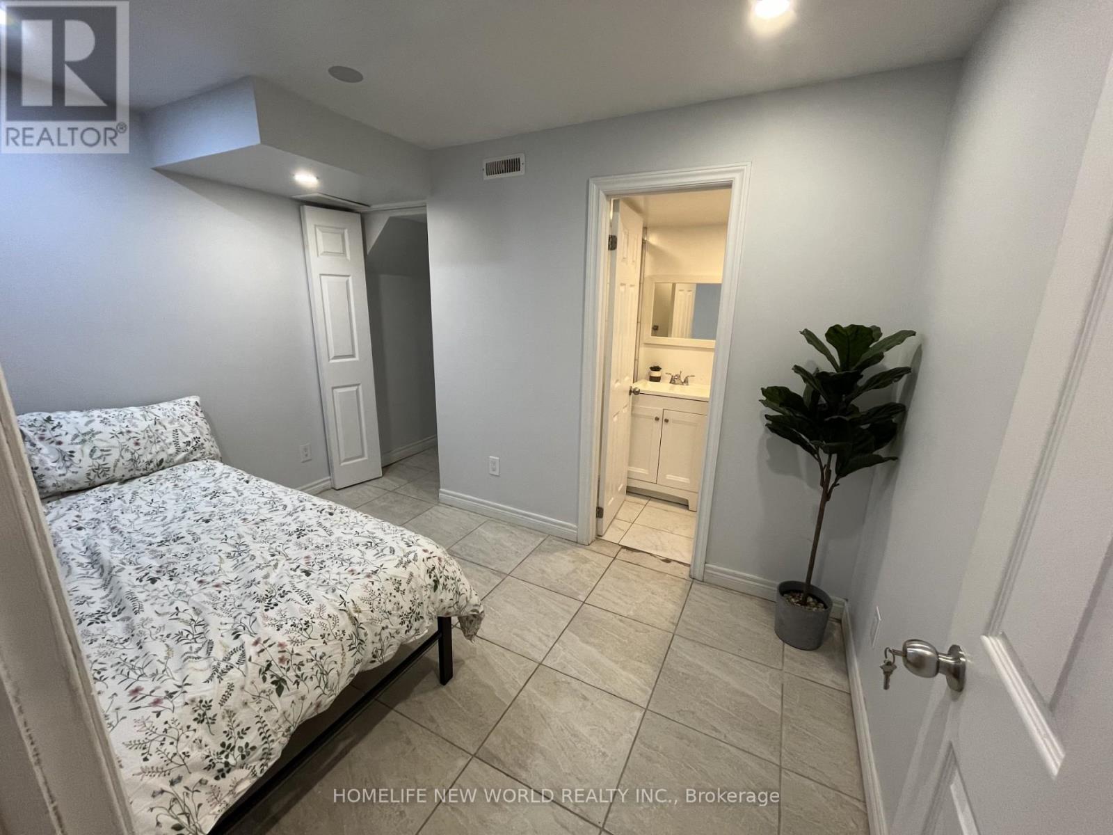 Bsmt 03 - 2466 St Clair Avenue W, Toronto (Rockcliffe-Smythe), Ontario  M6N 1L3 - Photo 3 - W9385734