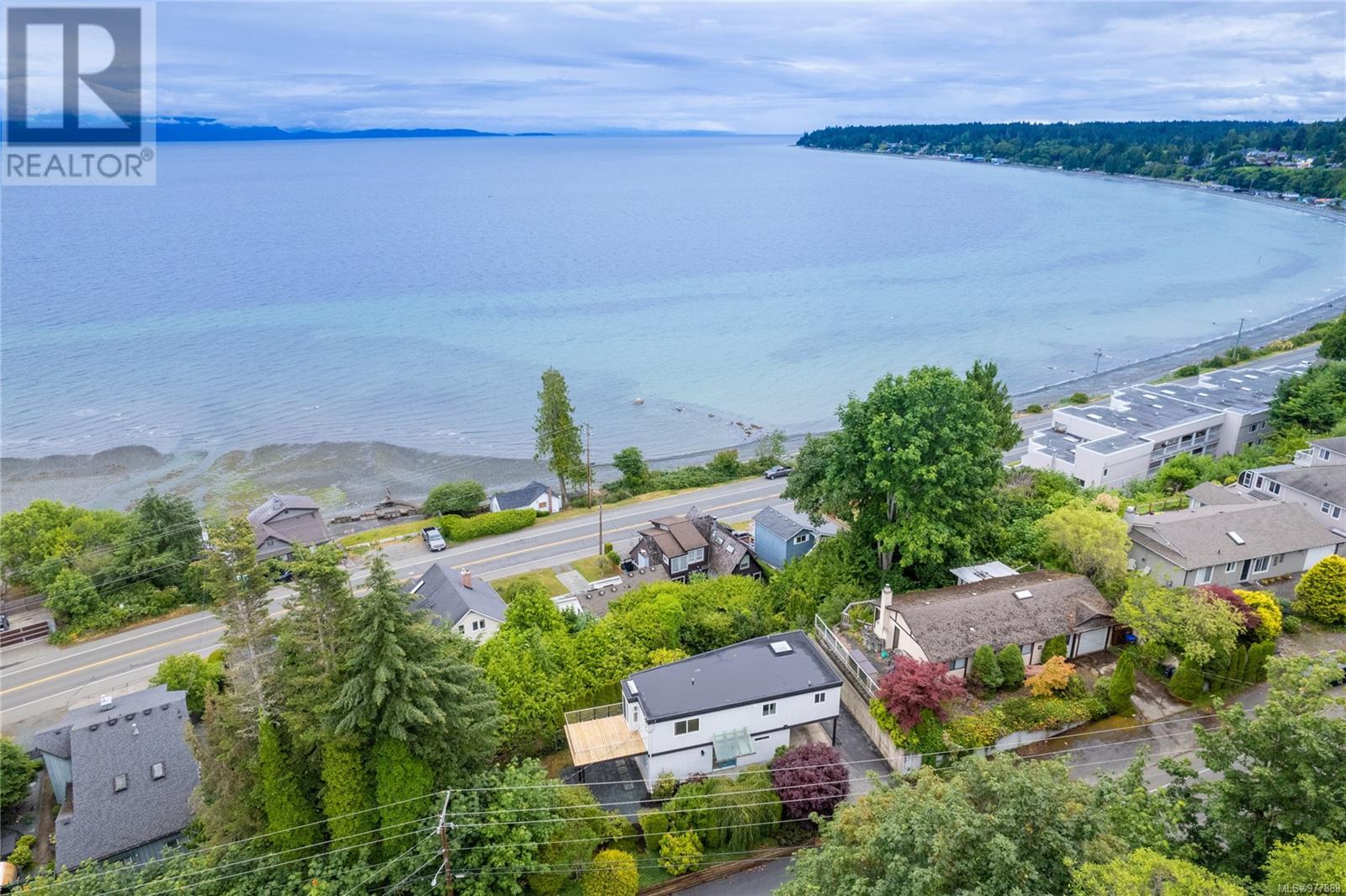 595 Crescent Rd W, Qualicum Beach, British Columbia  V9K 1H7 - Photo 1 - 977888