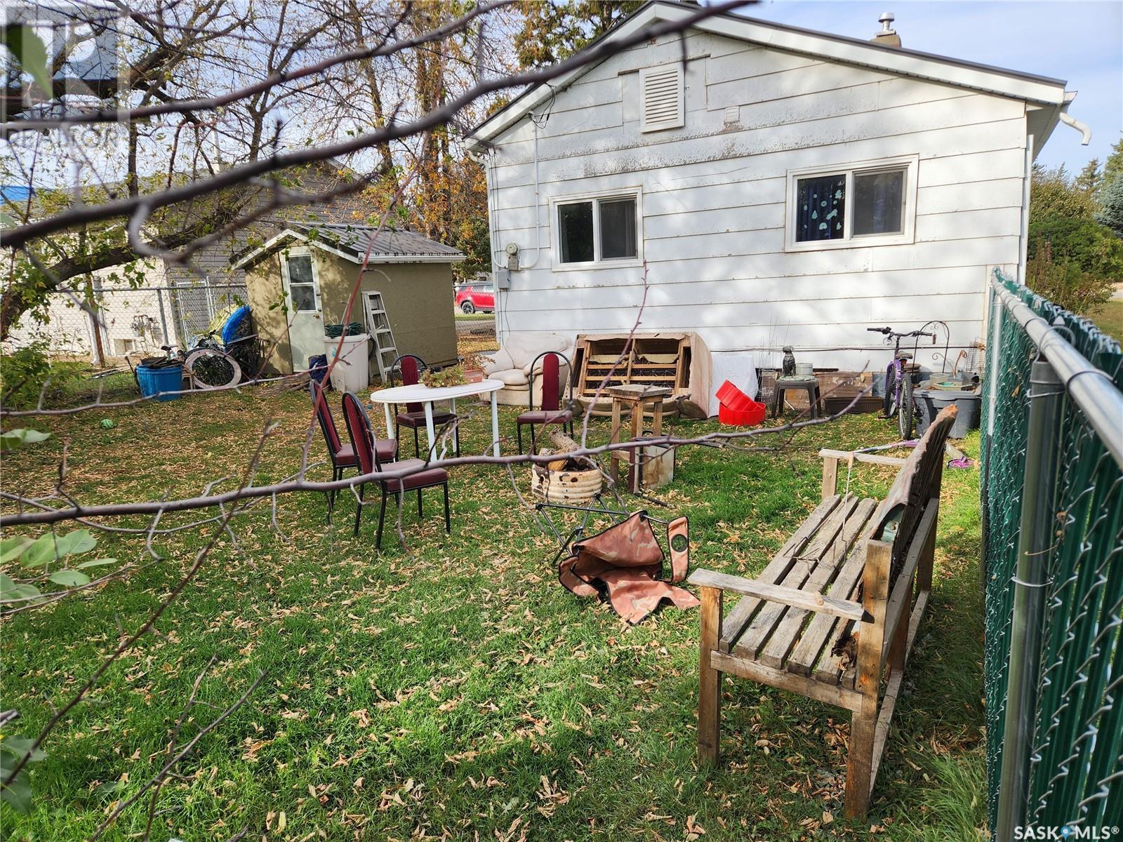 1020 109th Avenue, Tisdale, Saskatchewan  S0E 1T0 - Photo 2 - SK985405