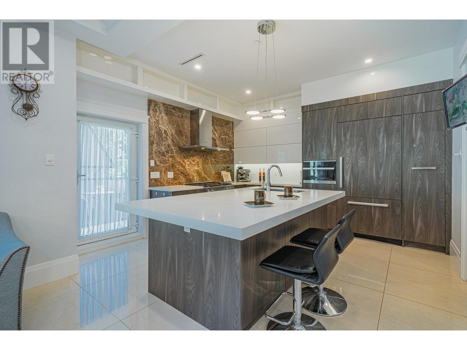 Listing Picture 8 of 27 : 3908 W 17TH AVENUE, Vancouver / 溫哥華 - 魯藝地產 Yvonne Lu Group - MLS Medallion Club Member