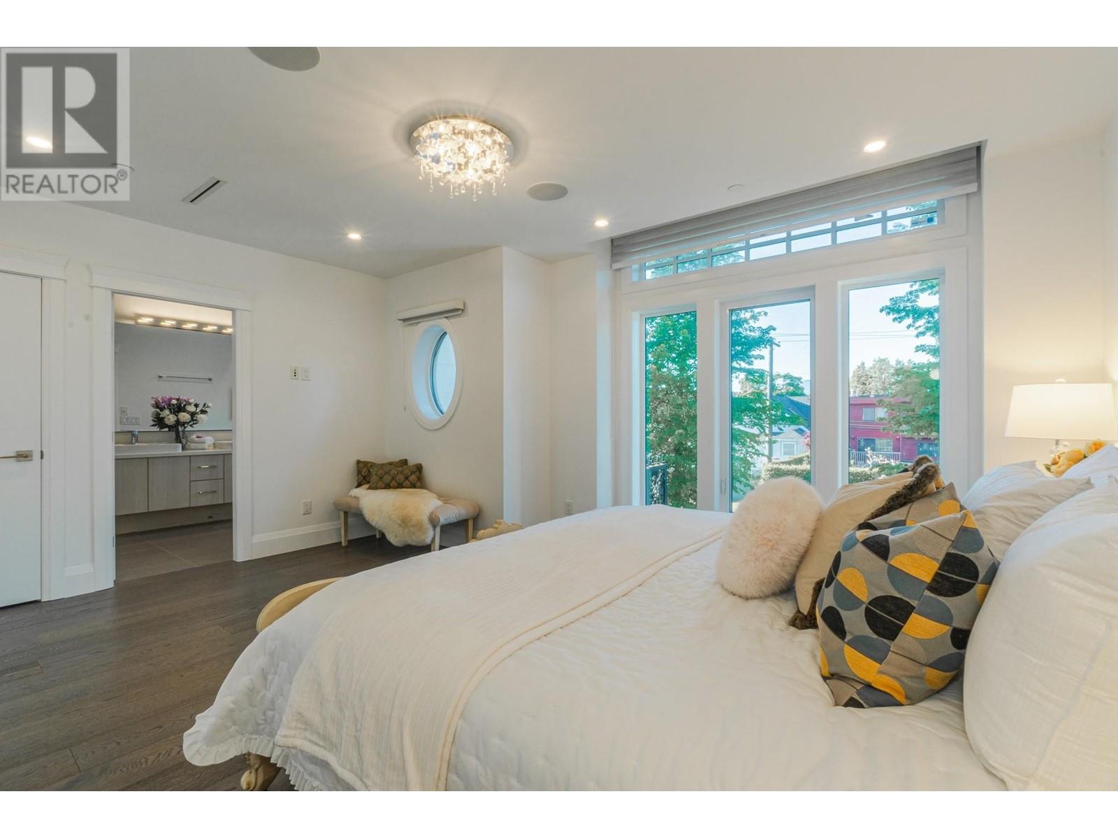 Listing Picture 13 of 27 : 3908 W 17TH AVENUE, Vancouver / 溫哥華 - 魯藝地產 Yvonne Lu Group - MLS Medallion Club Member