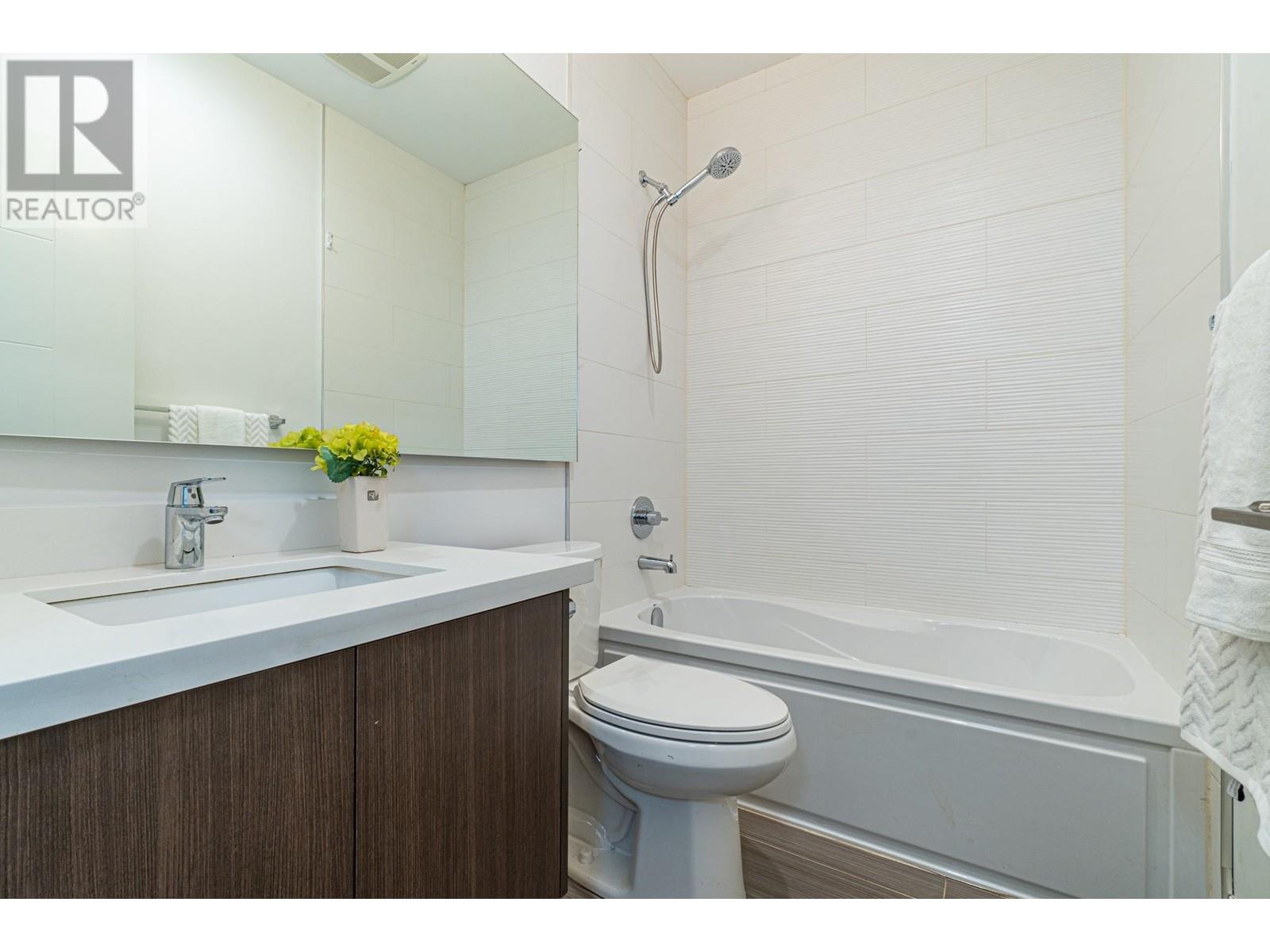 Listing Picture 24 of 27 : 3908 W 17TH AVENUE, Vancouver / 溫哥華 - 魯藝地產 Yvonne Lu Group - MLS Medallion Club Member