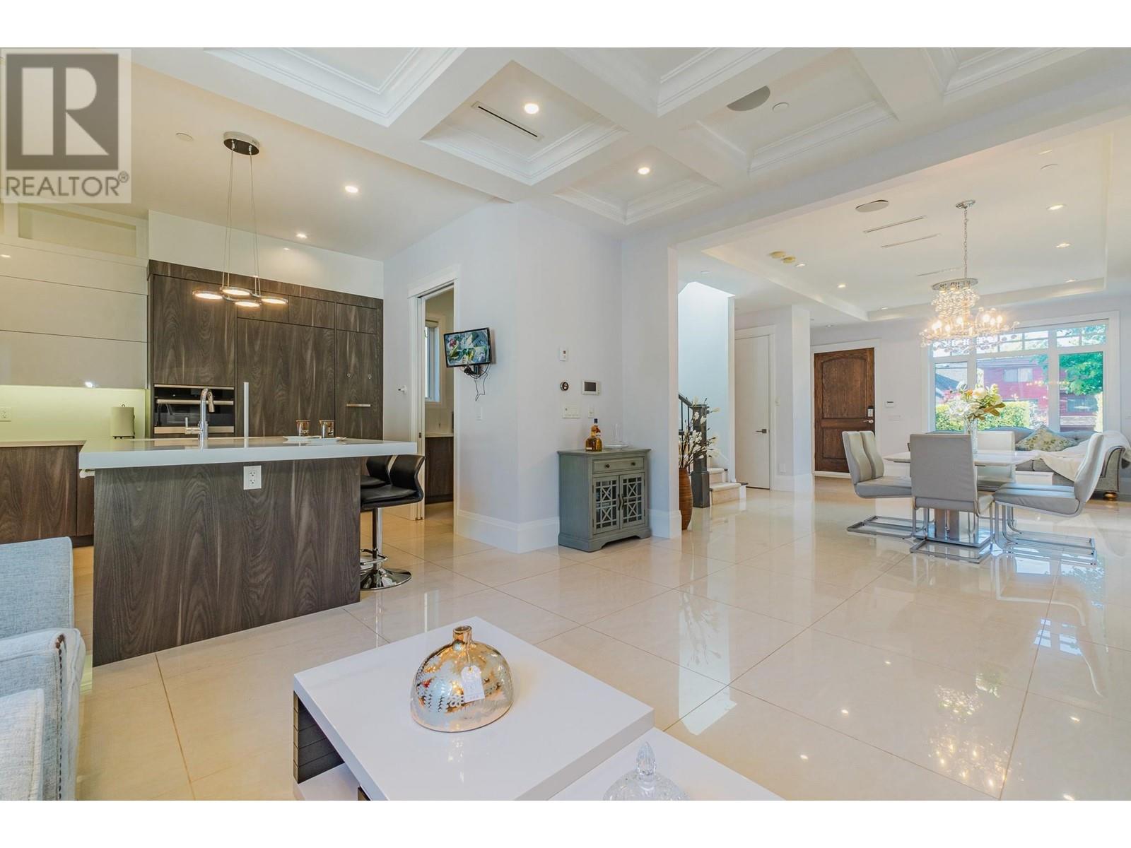 Listing Picture 4 of 27 : 3908 W 17TH AVENUE, Vancouver / 溫哥華 - 魯藝地產 Yvonne Lu Group - MLS Medallion Club Member