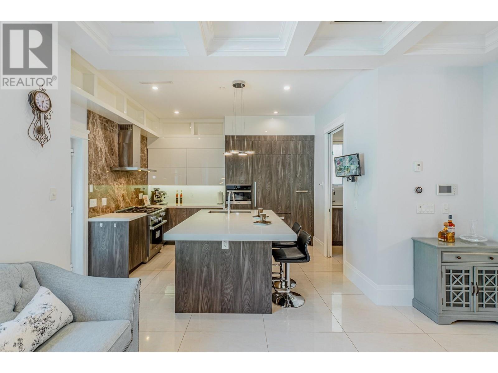 Listing Picture 10 of 27 : 3908 W 17TH AVENUE, Vancouver / 溫哥華 - 魯藝地產 Yvonne Lu Group - MLS Medallion Club Member