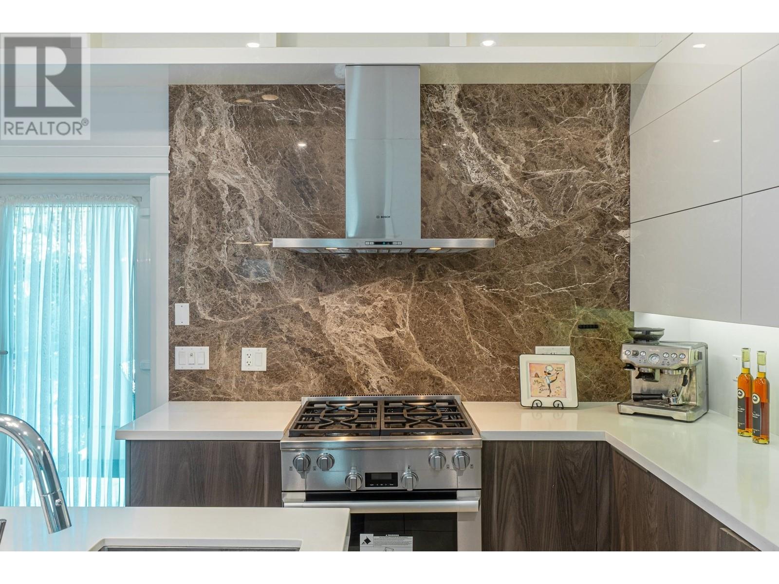 Listing Picture 9 of 27 : 3908 W 17TH AVENUE, Vancouver / 溫哥華 - 魯藝地產 Yvonne Lu Group - MLS Medallion Club Member