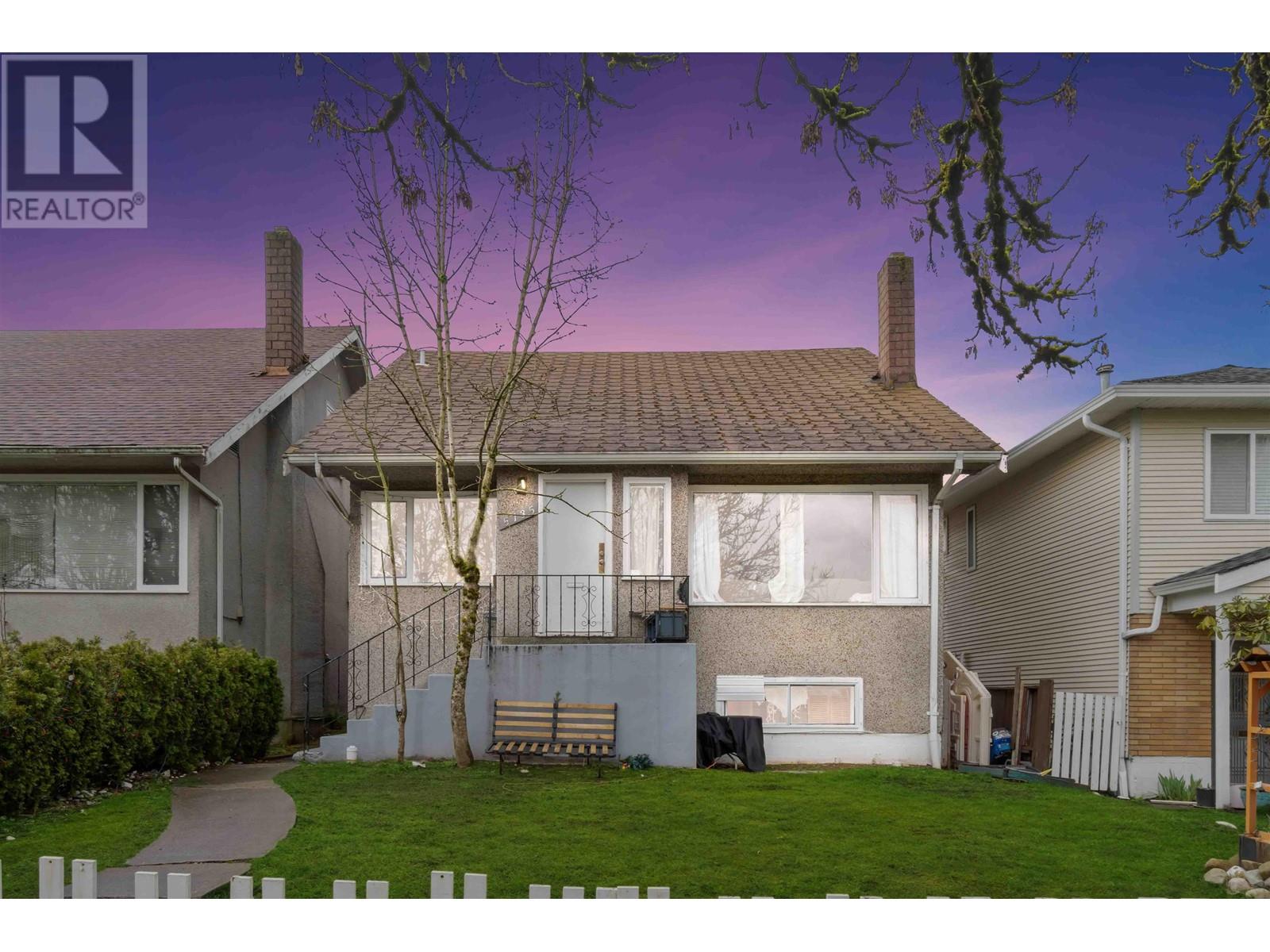 5735 Earles Street, Vancouver, British Columbia  V5R 3S4 - Photo 2 - R2933421