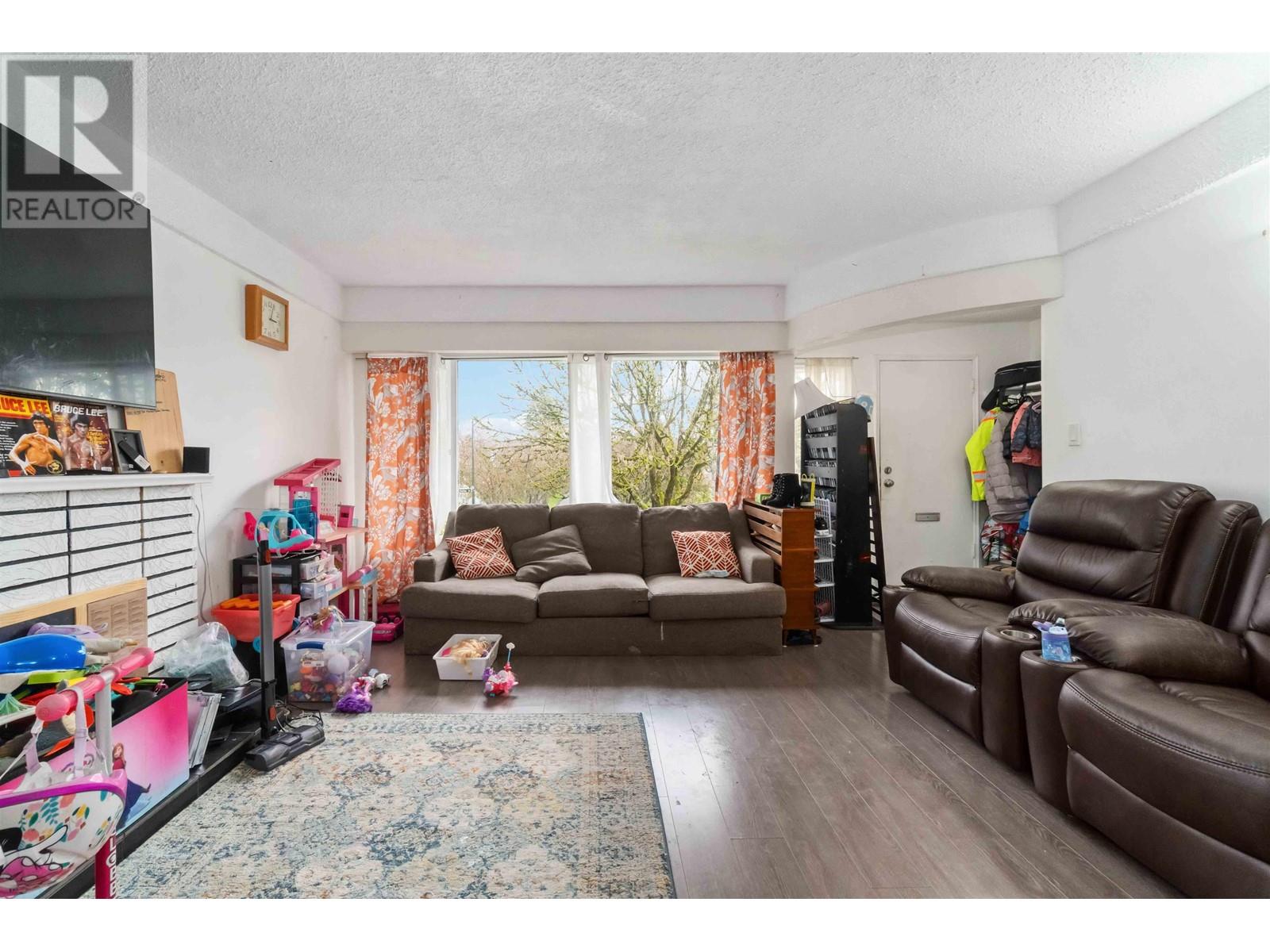 5735 Earles Street, Vancouver, British Columbia  V5R 3S4 - Photo 5 - R2933421