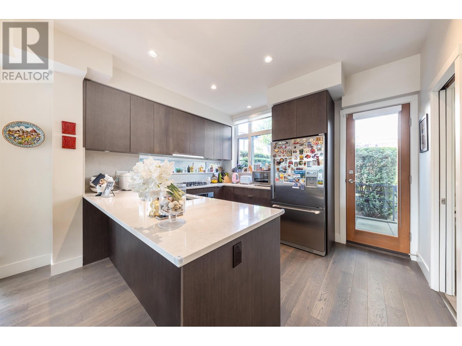 Listing Picture 7 of 35 : 979 W 46TH AVENUE, Vancouver / 溫哥華 - 魯藝地產 Yvonne Lu Group - MLS Medallion Club Member