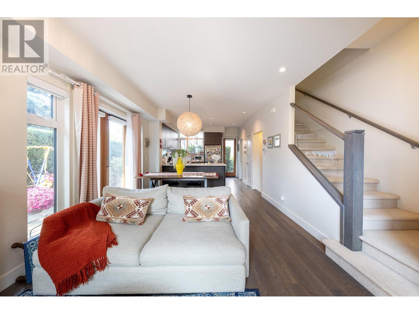 Listing Picture 12 of 35 : 979 W 46TH AVENUE, Vancouver / 溫哥華 - 魯藝地產 Yvonne Lu Group - MLS Medallion Club Member