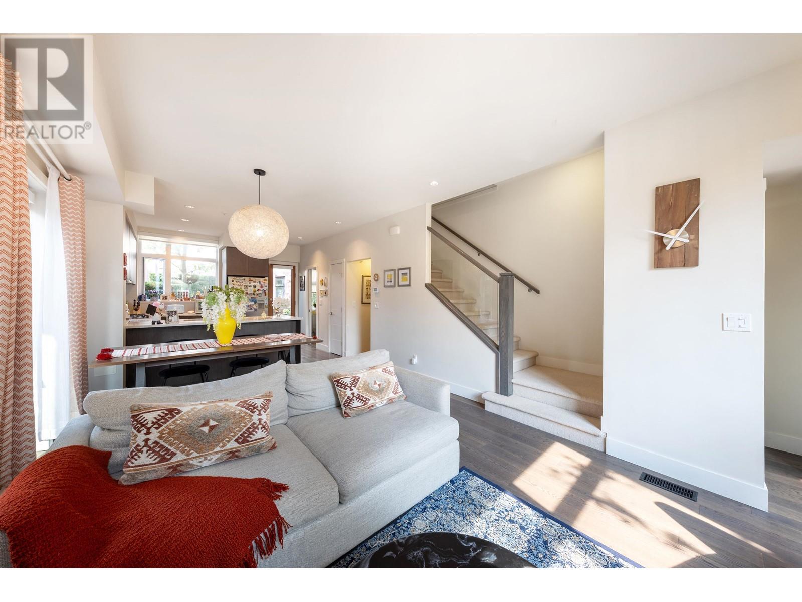 Listing Picture 13 of 35 : 979 W 46TH AVENUE, Vancouver / 溫哥華 - 魯藝地產 Yvonne Lu Group - MLS Medallion Club Member