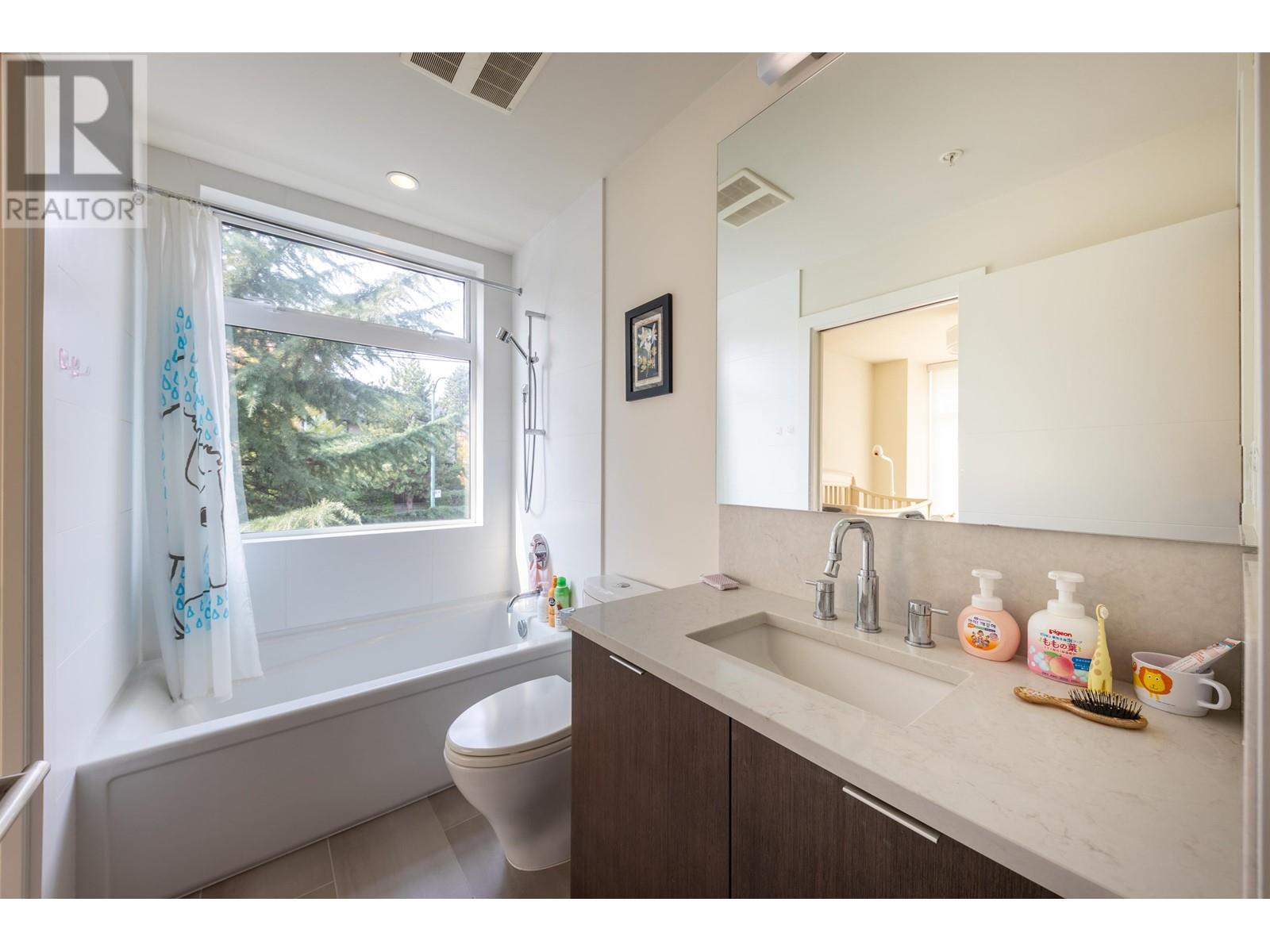 Listing Picture 22 of 35 : 979 W 46TH AVENUE, Vancouver / 溫哥華 - 魯藝地產 Yvonne Lu Group - MLS Medallion Club Member