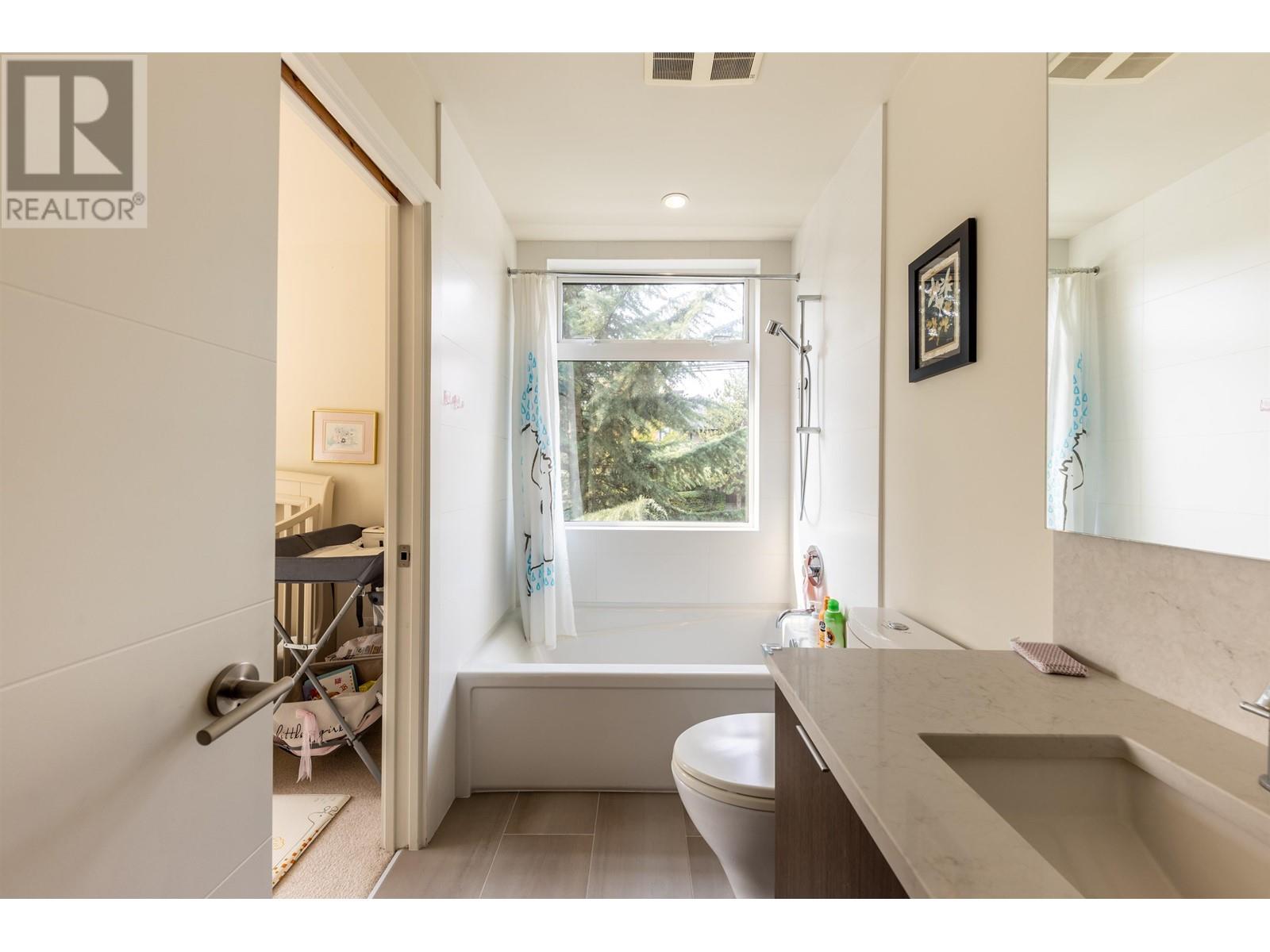 Listing Picture 23 of 35 : 979 W 46TH AVENUE, Vancouver / 溫哥華 - 魯藝地產 Yvonne Lu Group - MLS Medallion Club Member