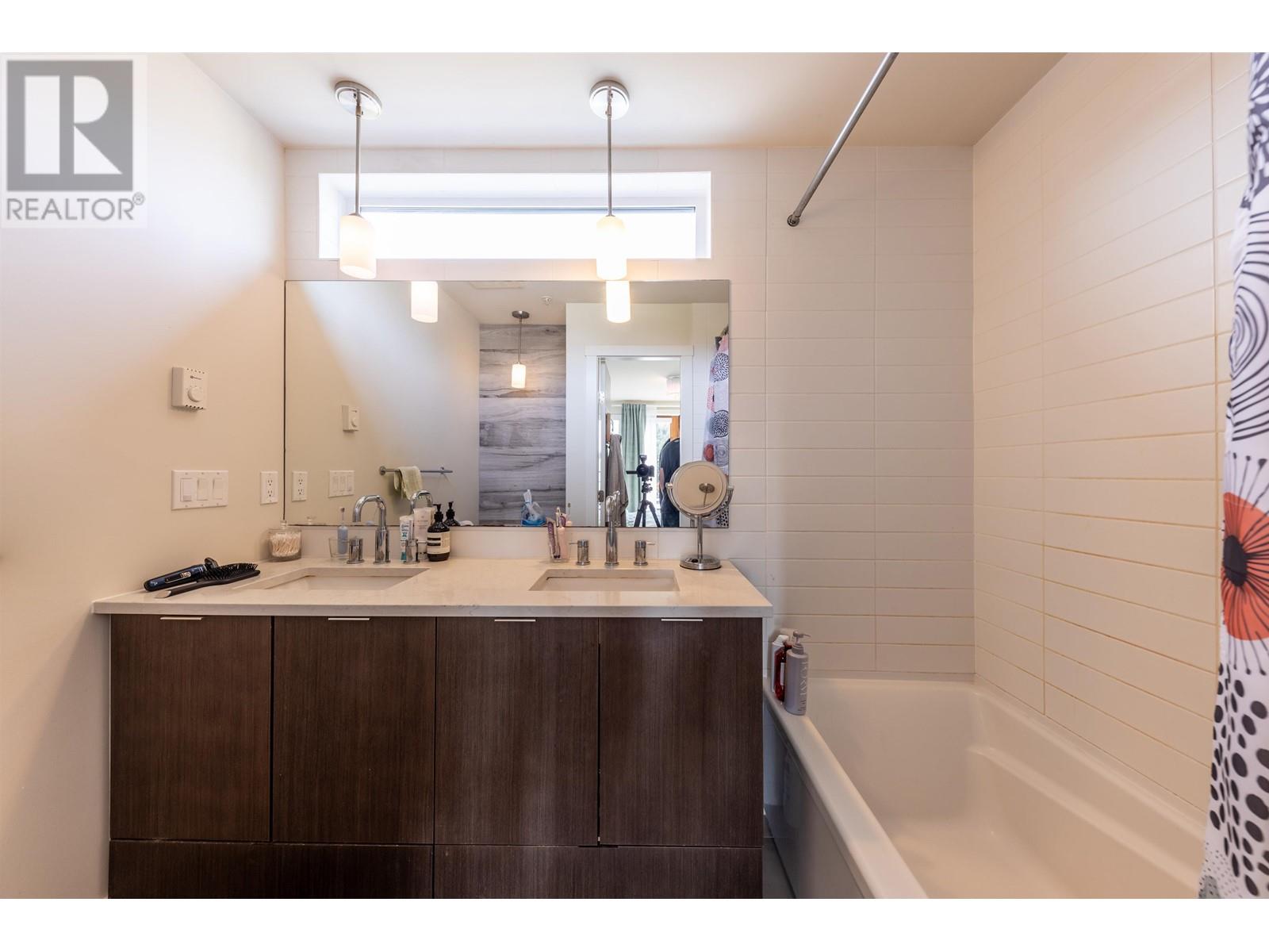 Listing Picture 26 of 35 : 979 W 46TH AVENUE, Vancouver / 溫哥華 - 魯藝地產 Yvonne Lu Group - MLS Medallion Club Member