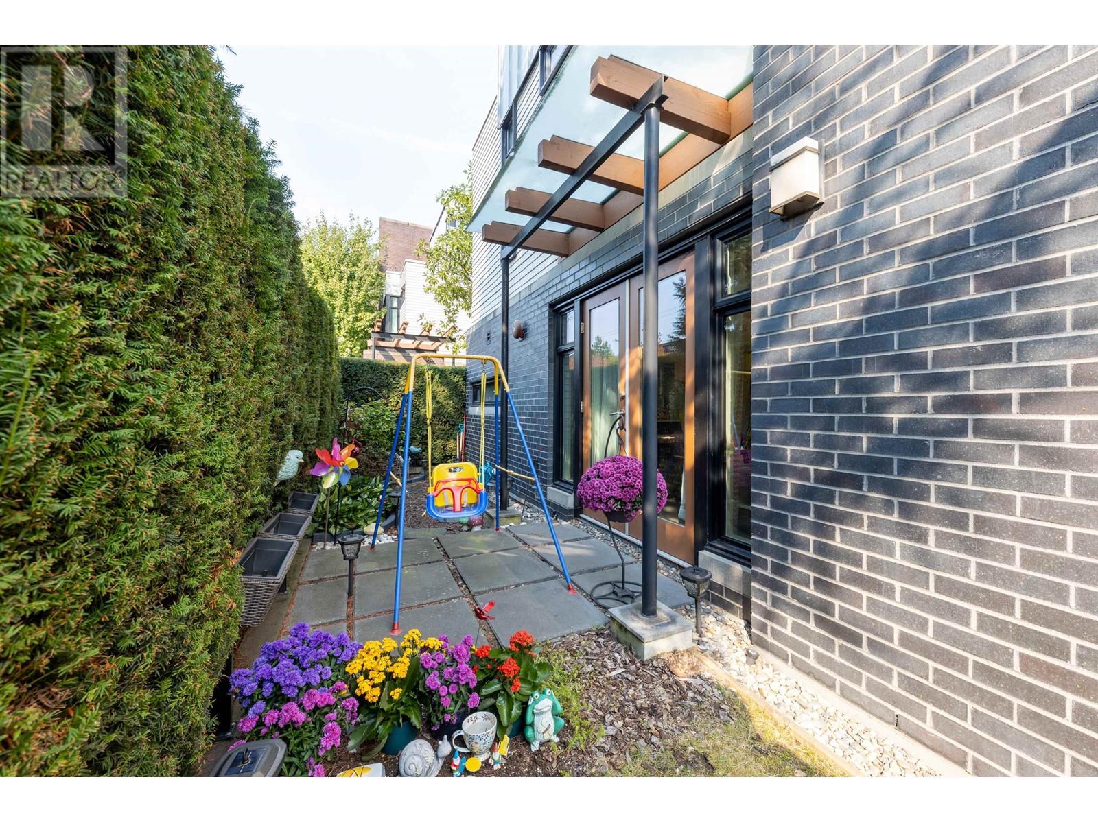 Listing Picture 32 of 35 : 979 W 46TH AVENUE, Vancouver / 溫哥華 - 魯藝地產 Yvonne Lu Group - MLS Medallion Club Member