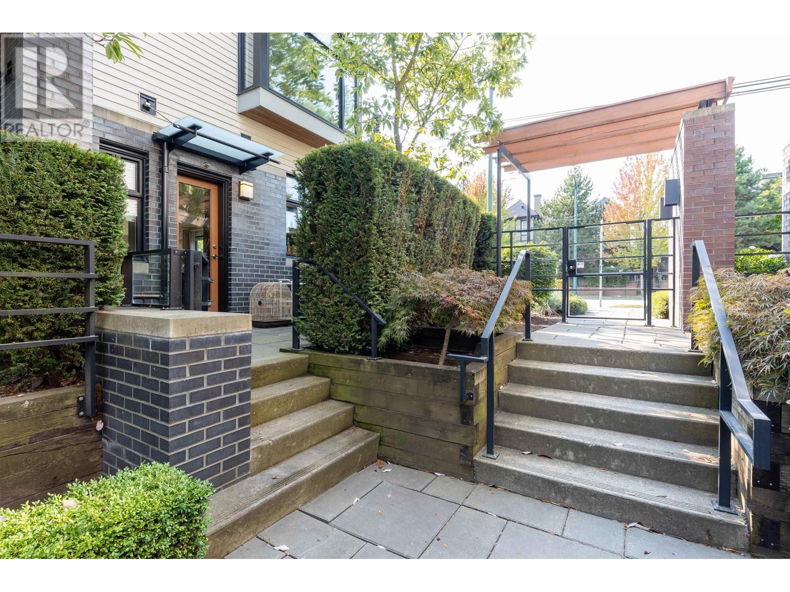 Listing Picture 33 of 35 : 979 W 46TH AVENUE, Vancouver / 溫哥華 - 魯藝地產 Yvonne Lu Group - MLS Medallion Club Member