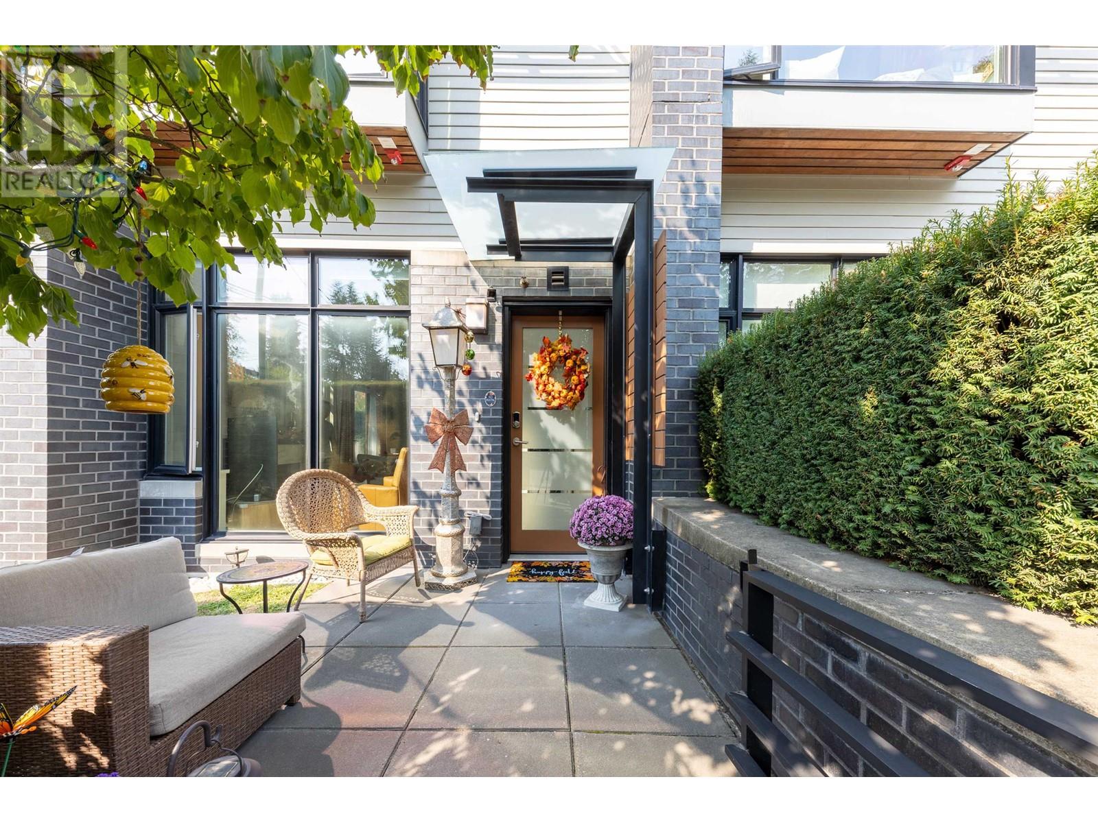 Listing Picture 2 of 35 : 979 W 46TH AVENUE, Vancouver / 溫哥華 - 魯藝地產 Yvonne Lu Group - MLS Medallion Club Member