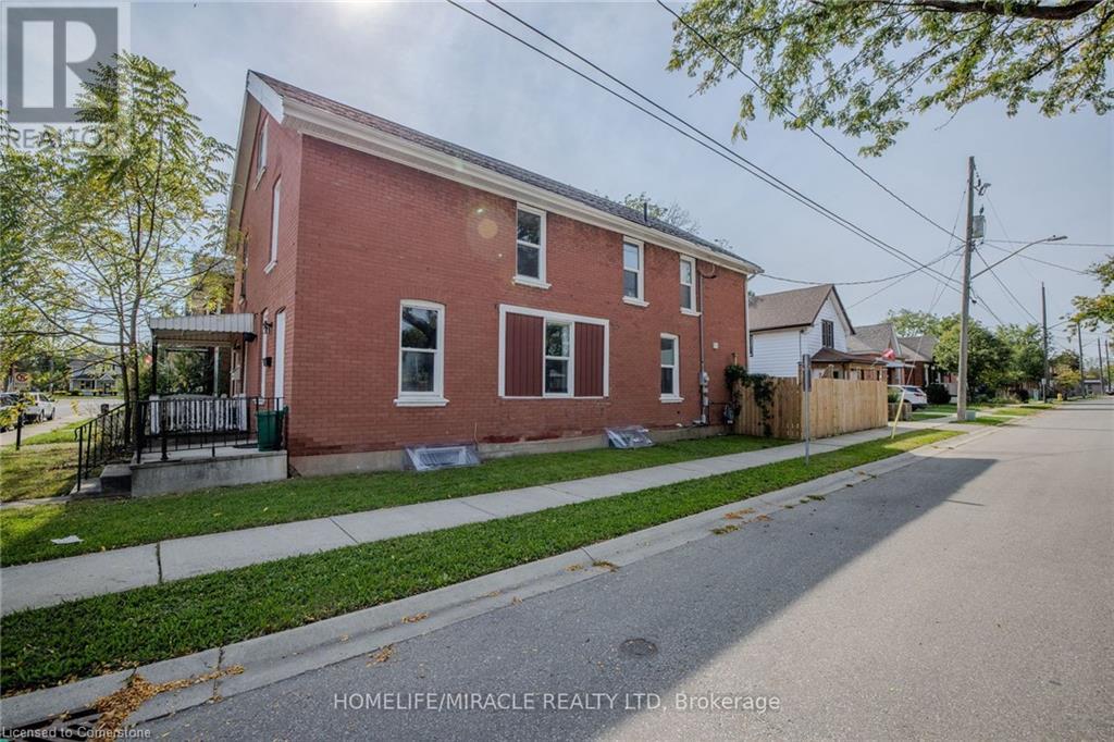 139 Superior Street, Brantford, Ontario  N3S 2L3 - Photo 2 - 40659619