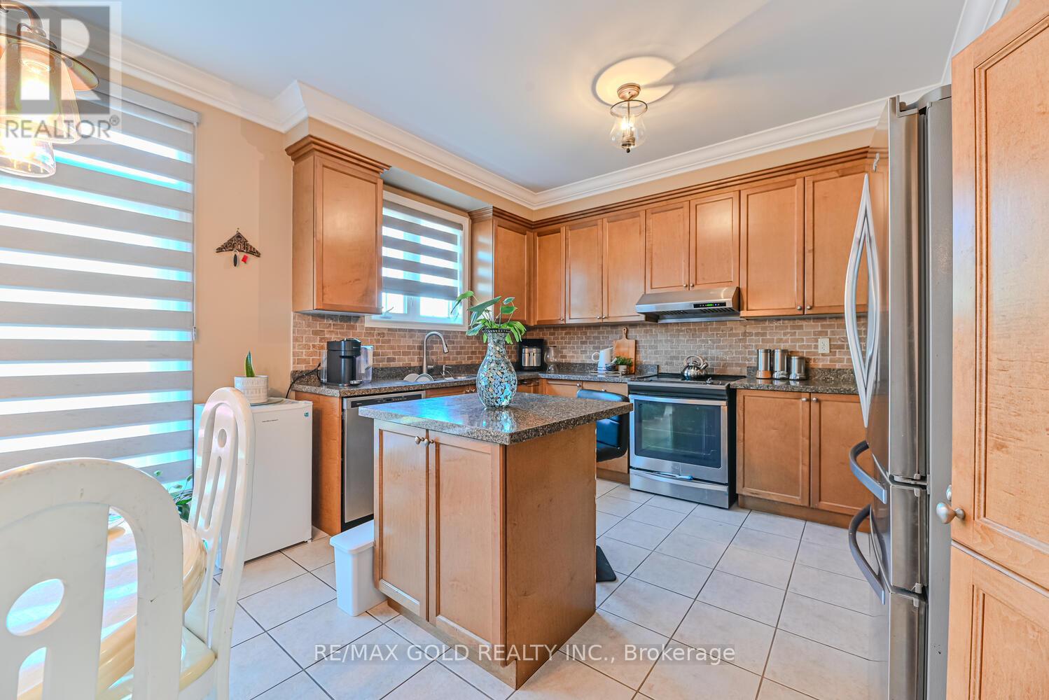 107 Sled Dog Road, Brampton (Sandringham-Wellington), Ontario  L6R 0J4 - Photo 17 - W9386324