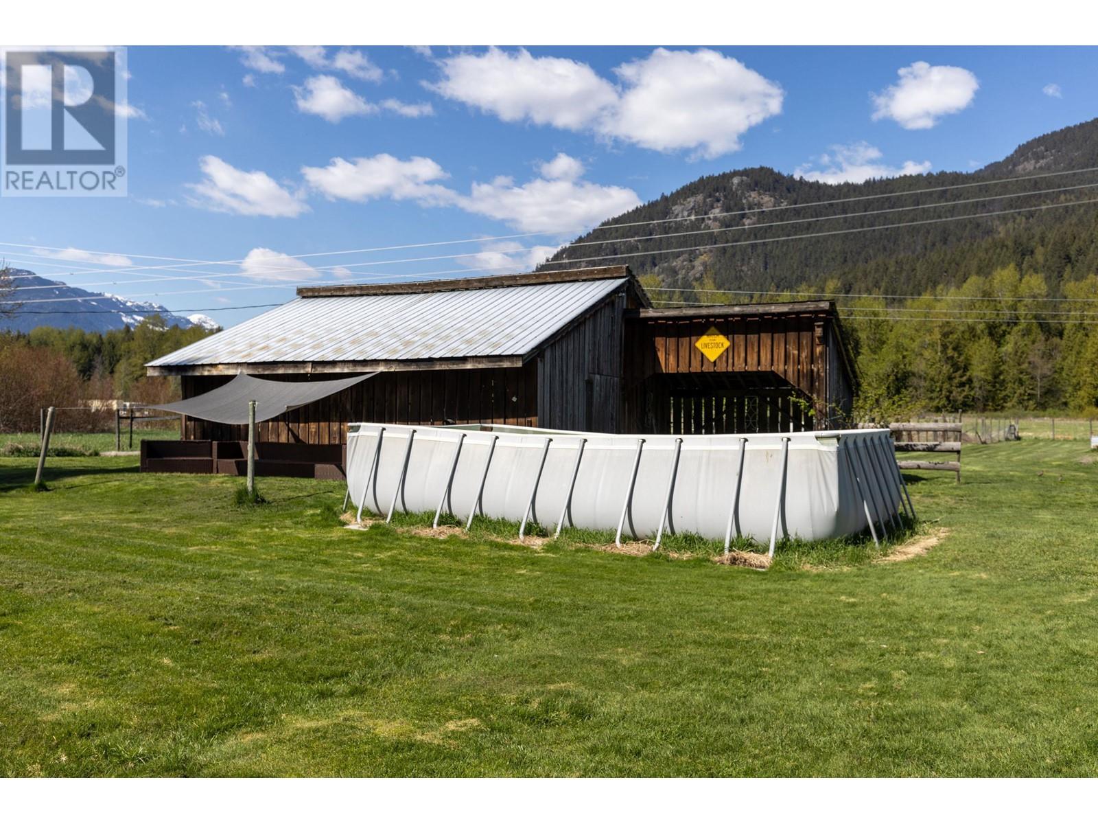 1553 Fraser Road, Pemberton, British Columbia  V0N 2L0 - Photo 34 - R2931755