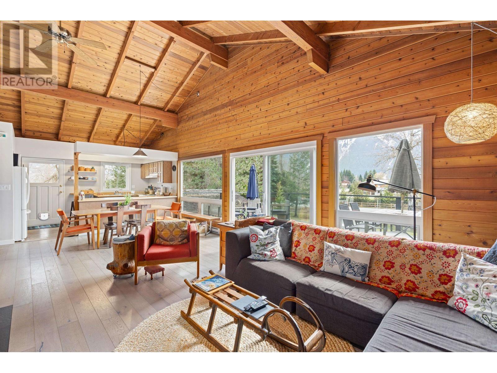 1553 Fraser Road, Pemberton, British Columbia  V0N 2L0 - Photo 3 - R2931755