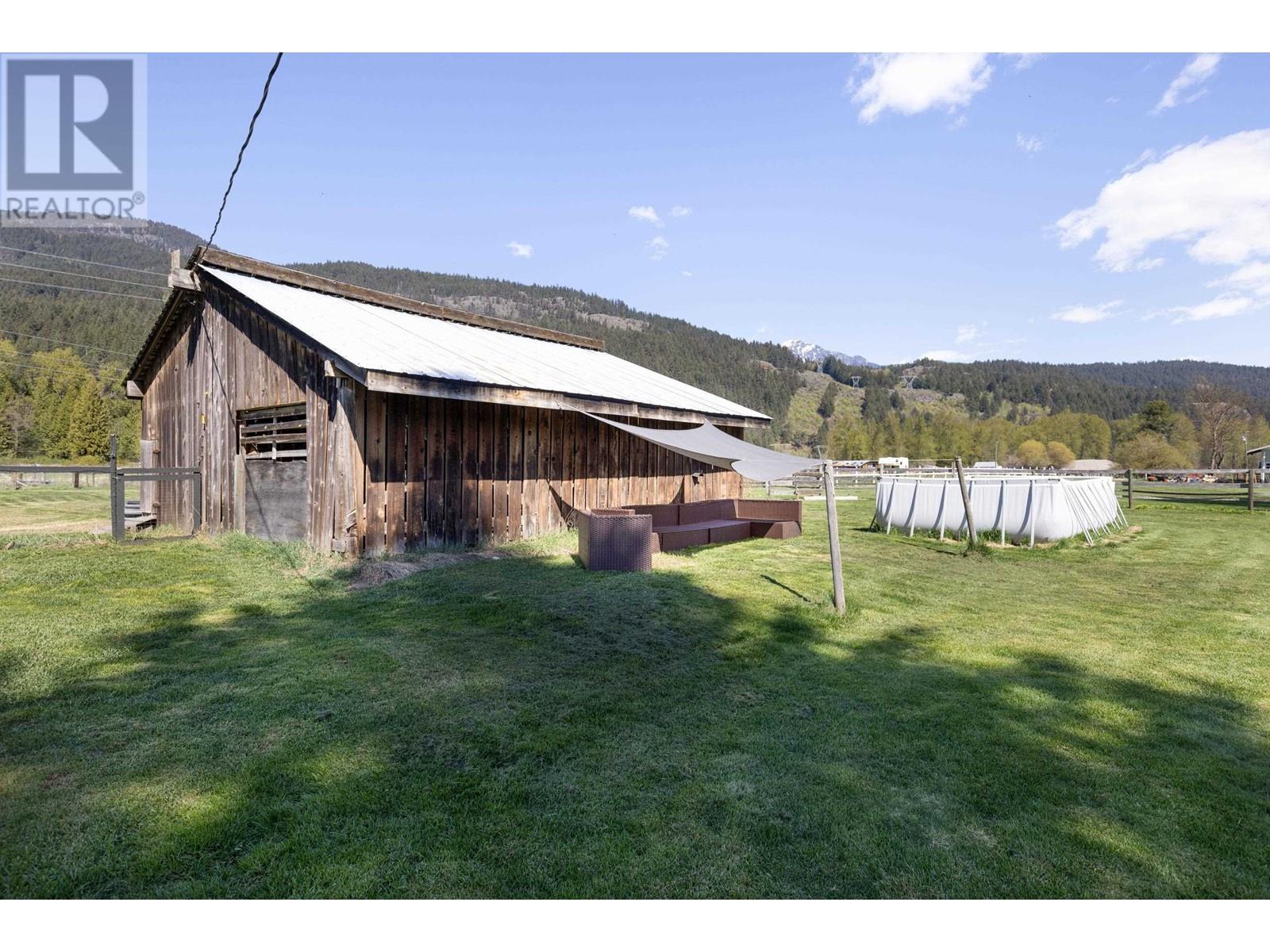 1553 Fraser Road, Pemberton, British Columbia  V0N 2L0 - Photo 35 - R2931755