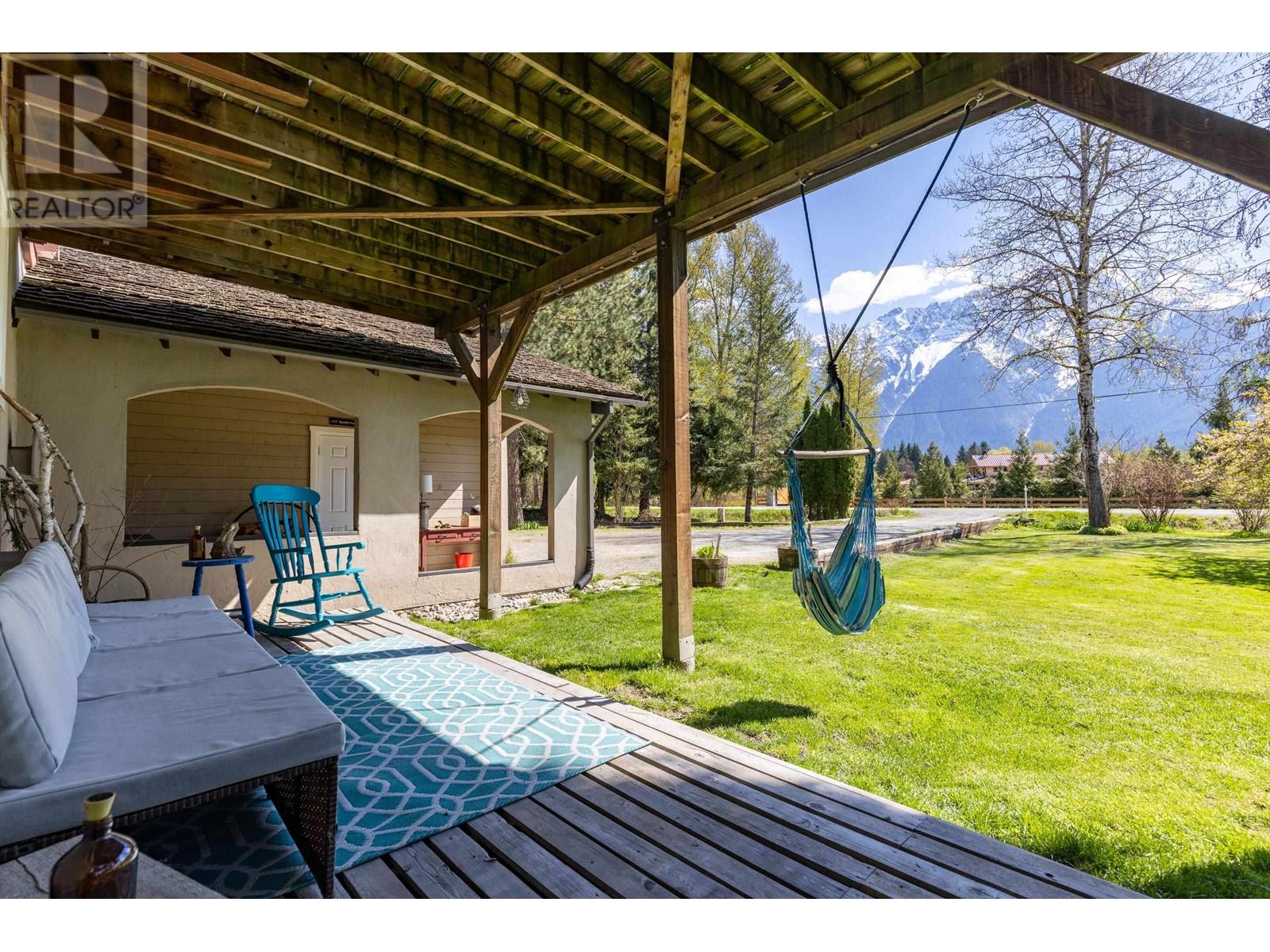 1553 Fraser Road, Pemberton, British Columbia  V0N 2L0 - Photo 31 - R2931755