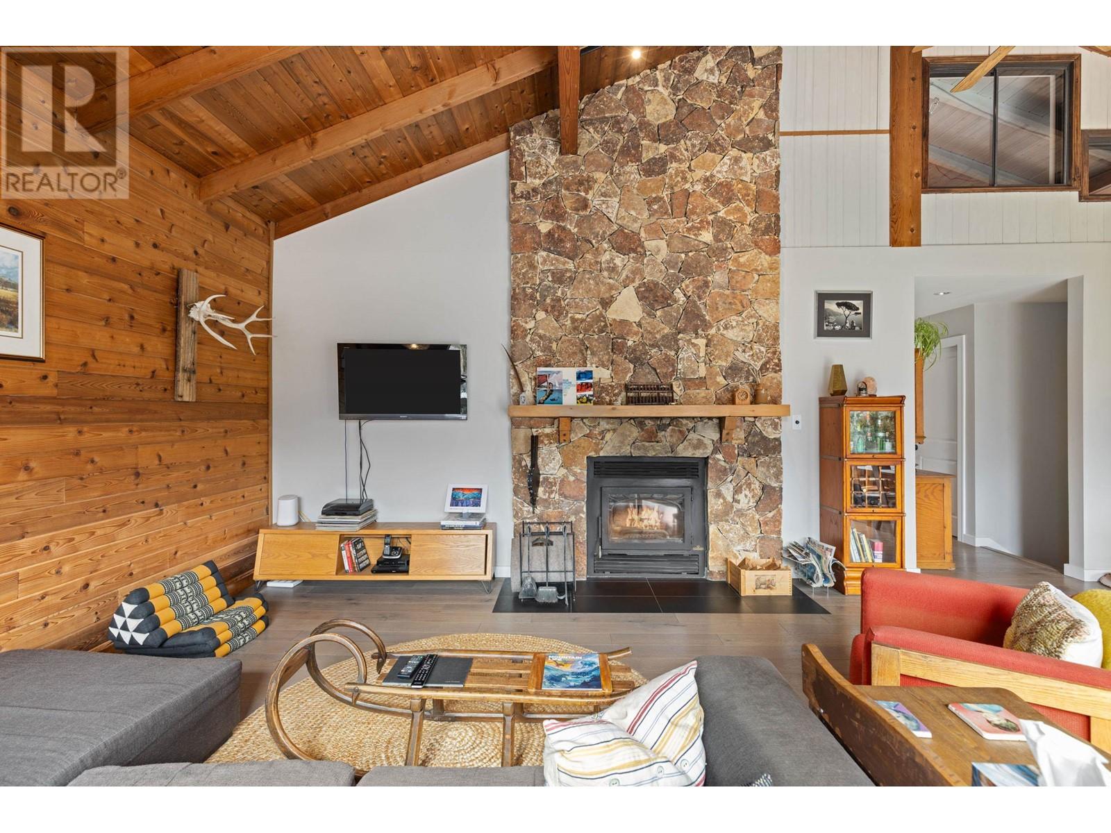1553 Fraser Road, Pemberton, British Columbia  V0N 2L0 - Photo 6 - R2931755