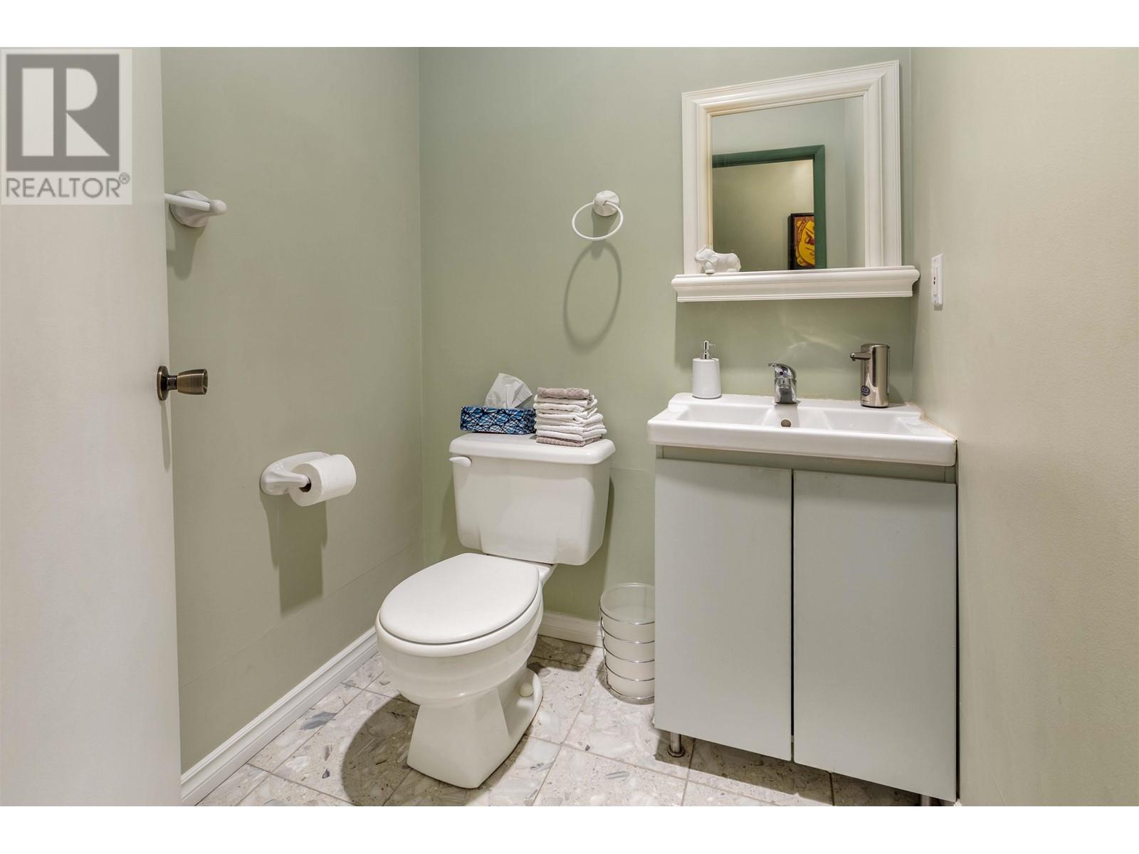 3 1353 Hornby Street, Vancouver, British Columbia  V6Z 1W7 - Photo 2 - C8063539