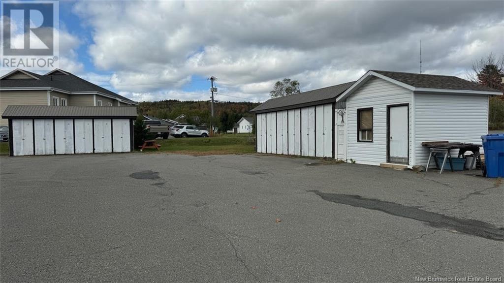 17 Carrier Street, Edmundston, New Brunswick  E3V 4A3 - Photo 2 - NB107521