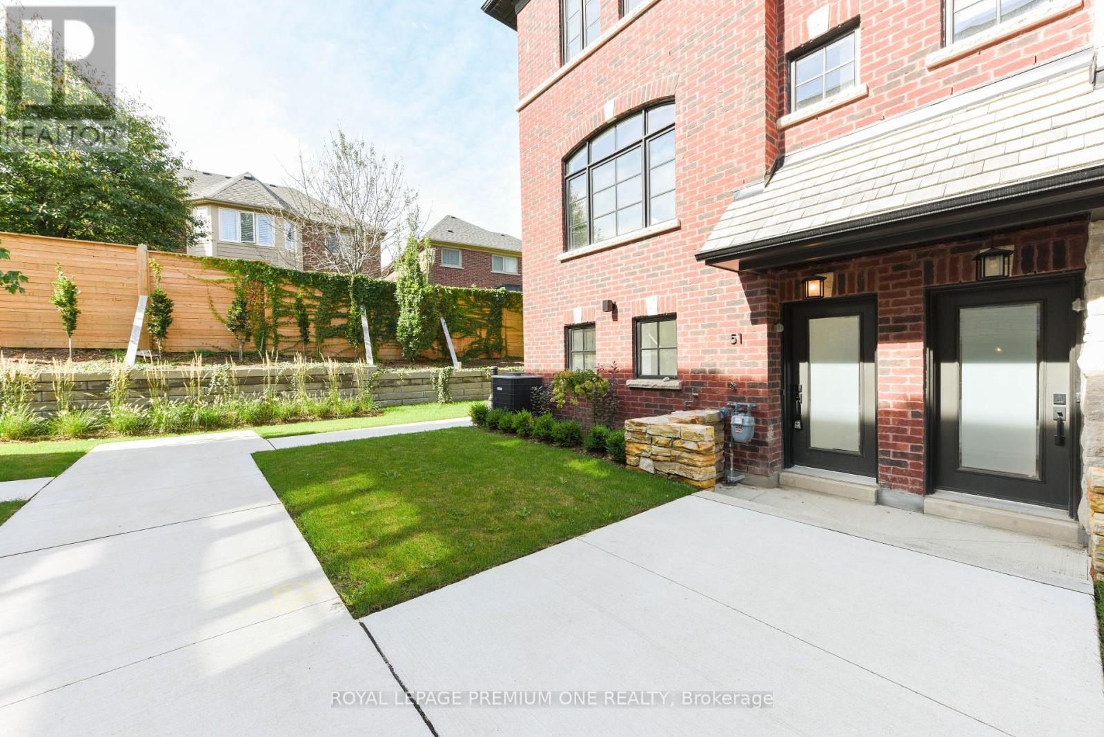 51 - 30 Lunar Crescent, Mississauga, Ontario  L5M 2R5 - Photo 3 - W9370830
